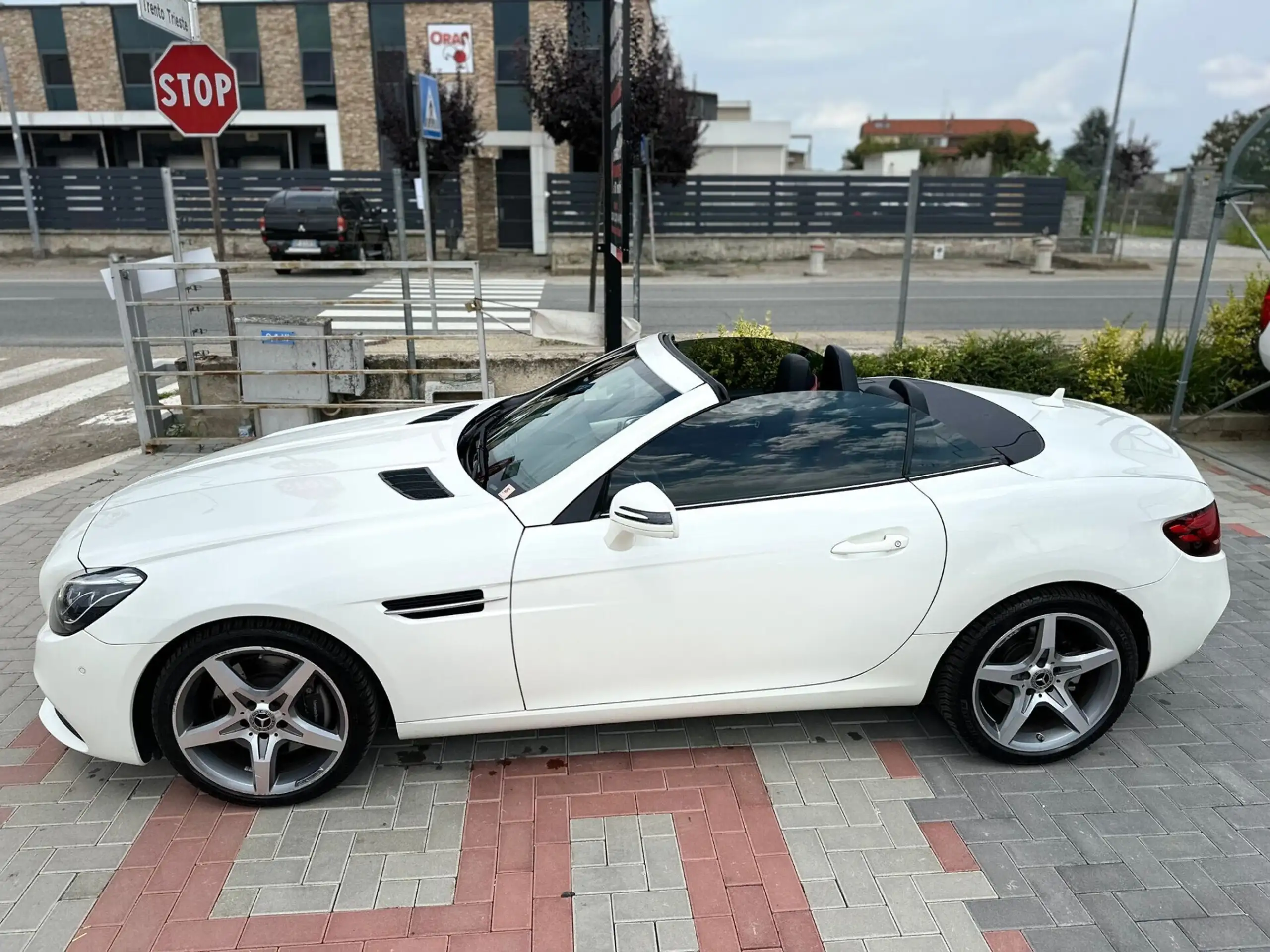 Mercedes-Benz - SLC 180