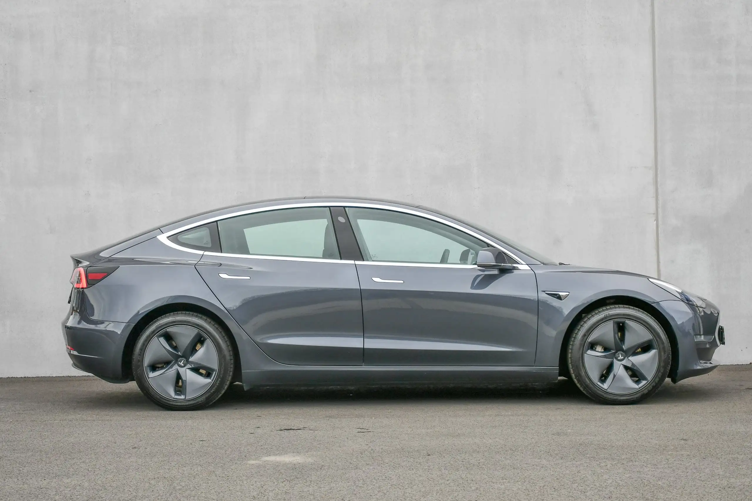 Tesla - Model 3