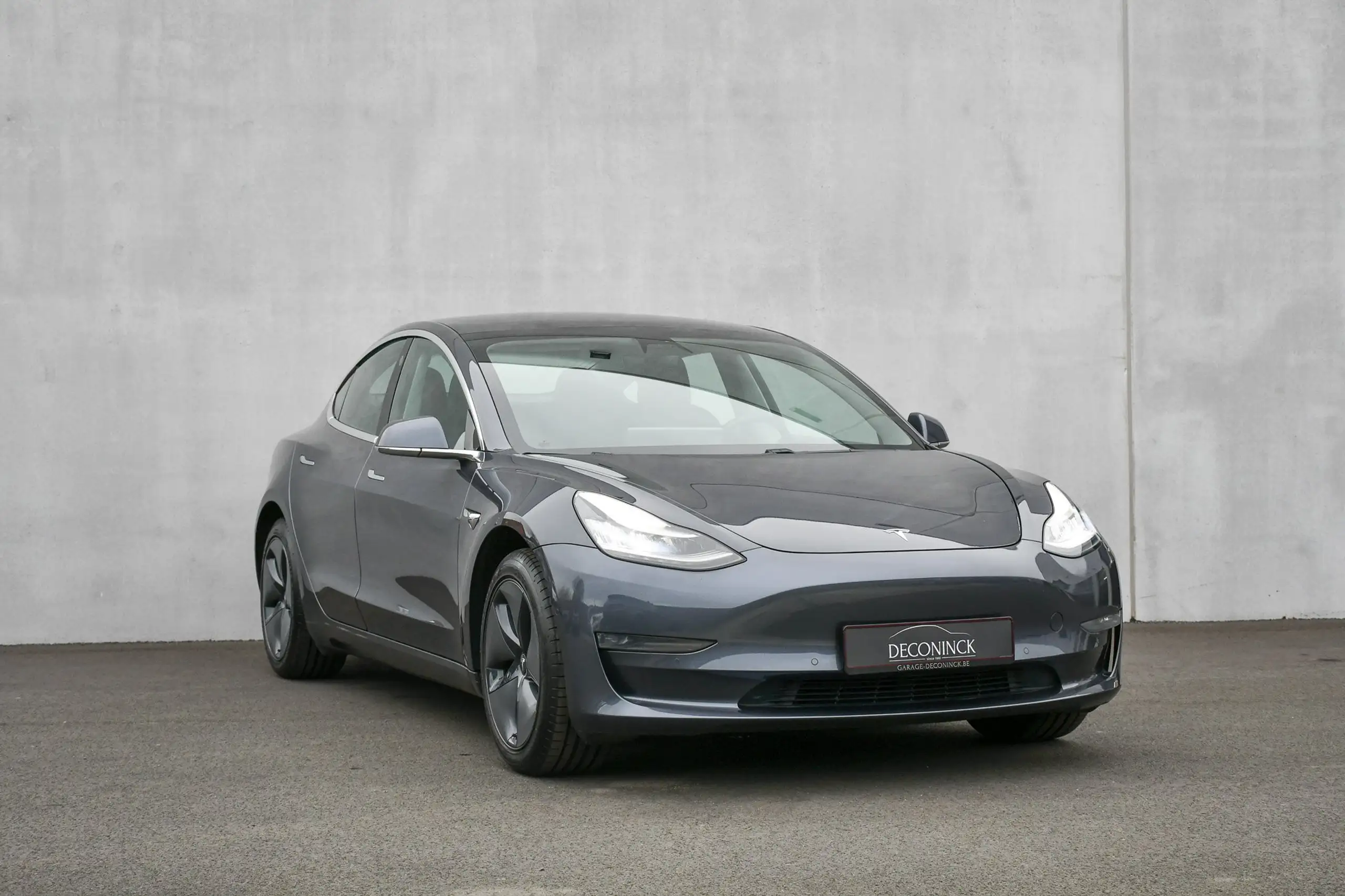 Tesla - Model 3