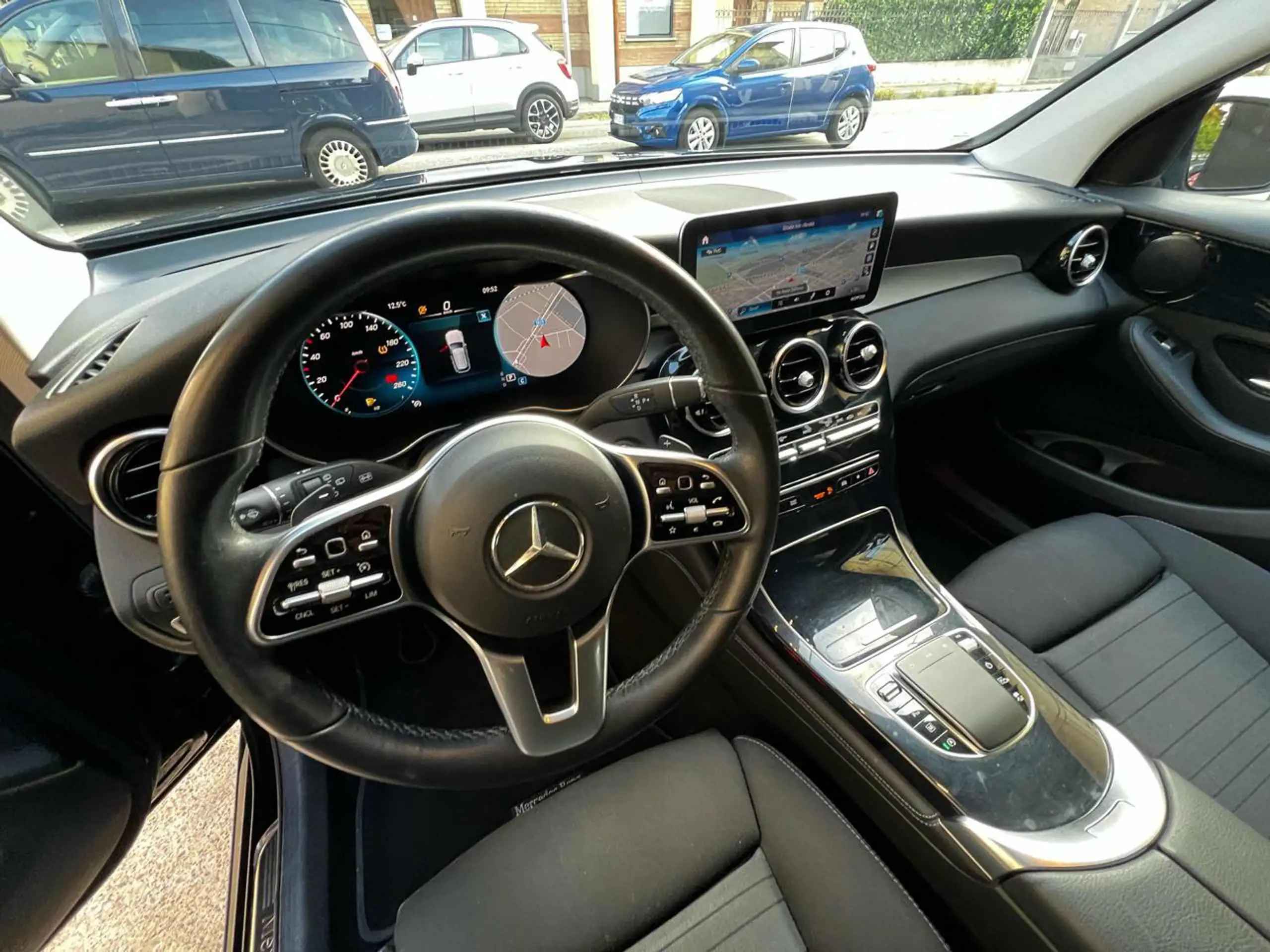 Mercedes-Benz - GLC 200