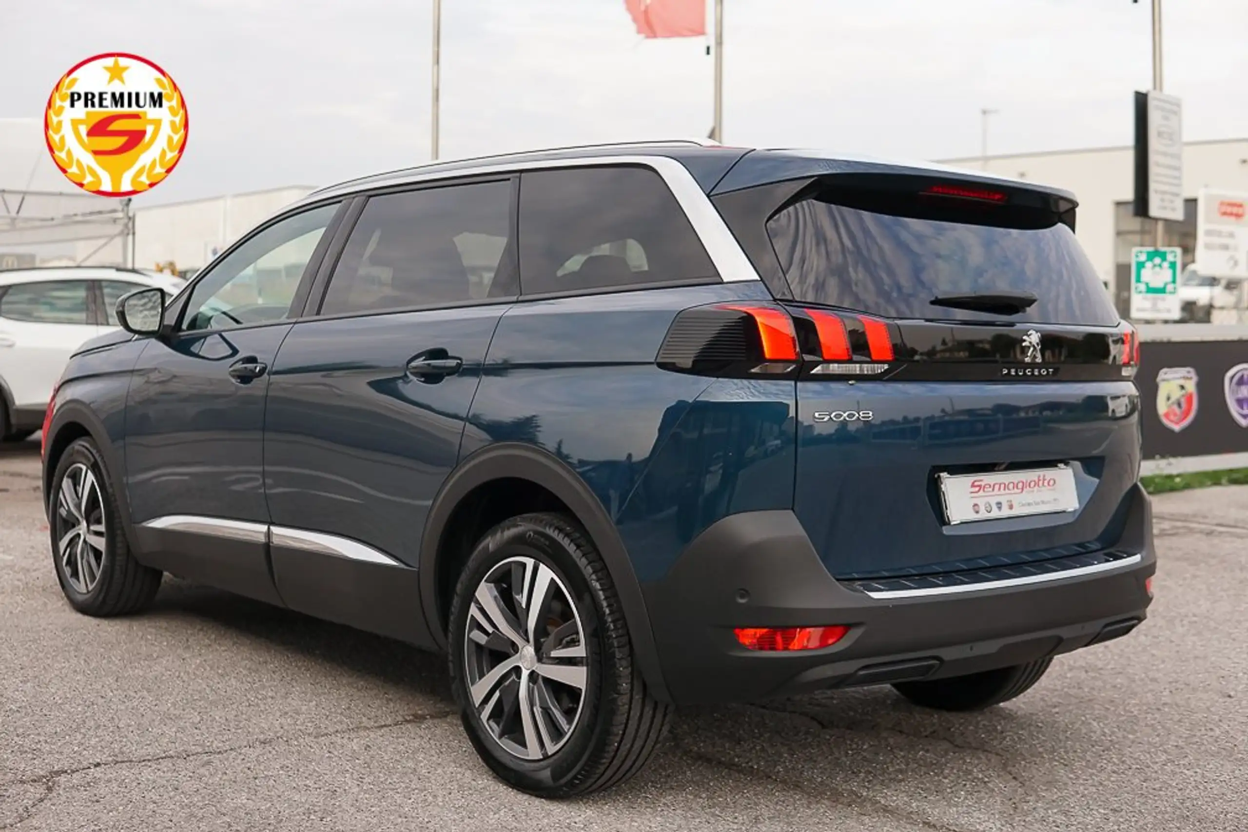 Peugeot - 5008