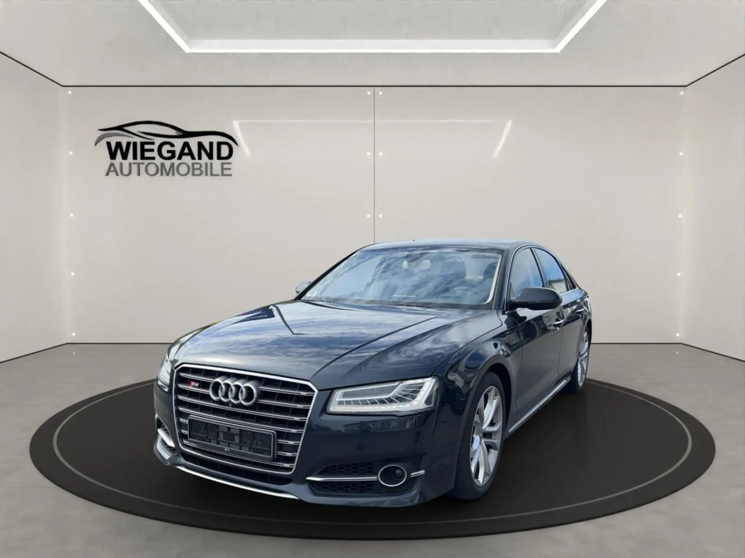 Audi - S8