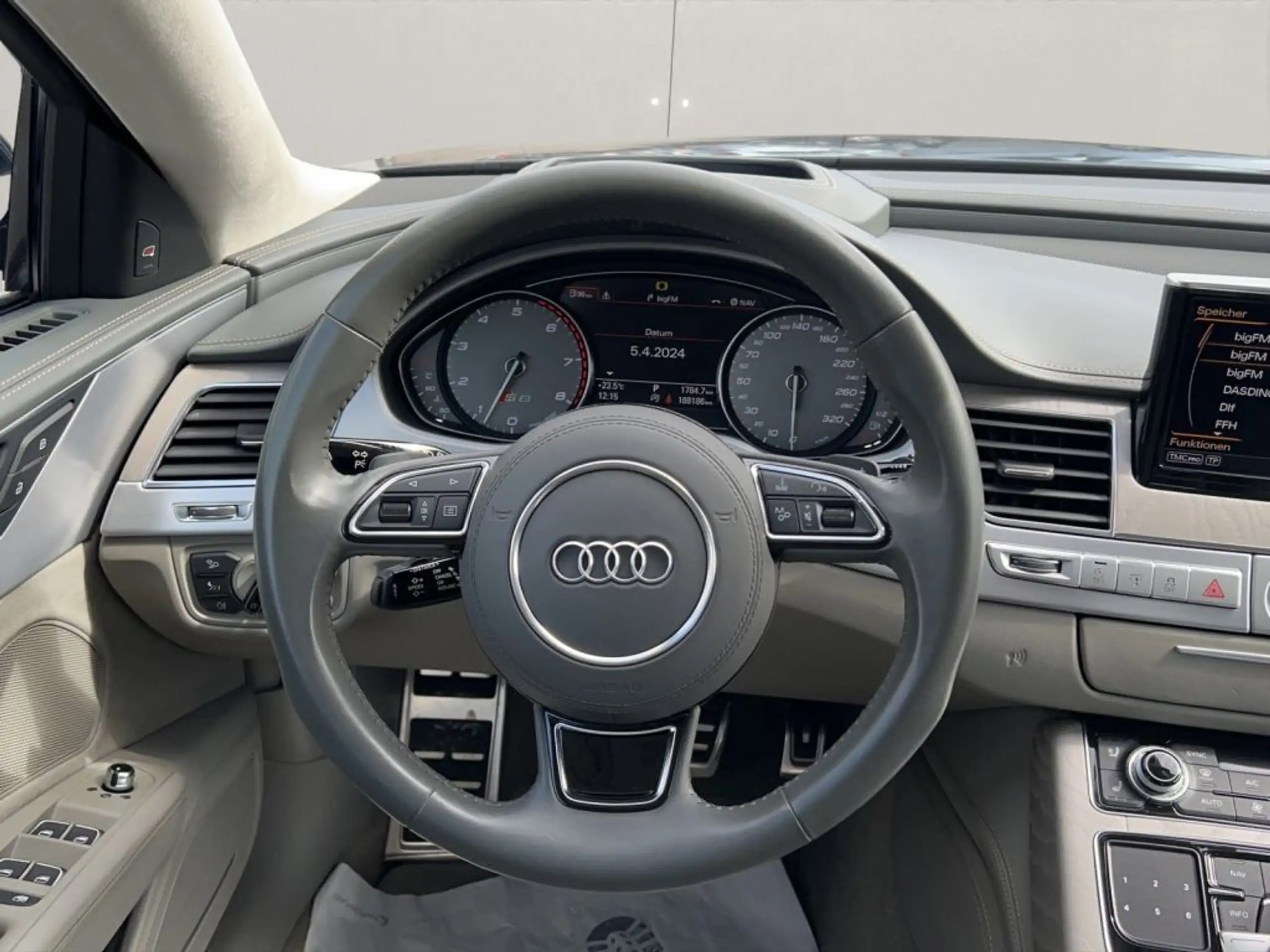 Audi - S8