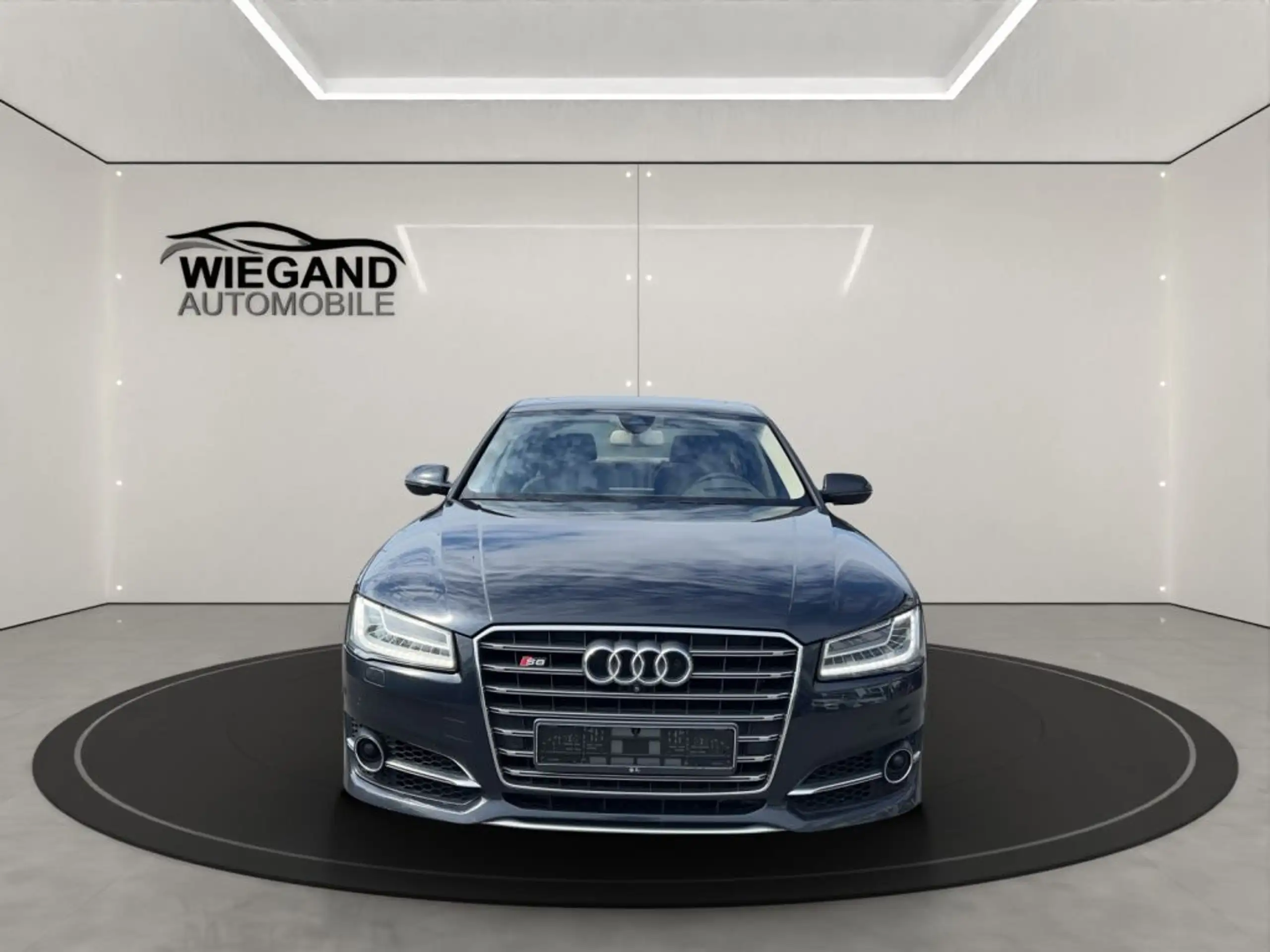 Audi - S8