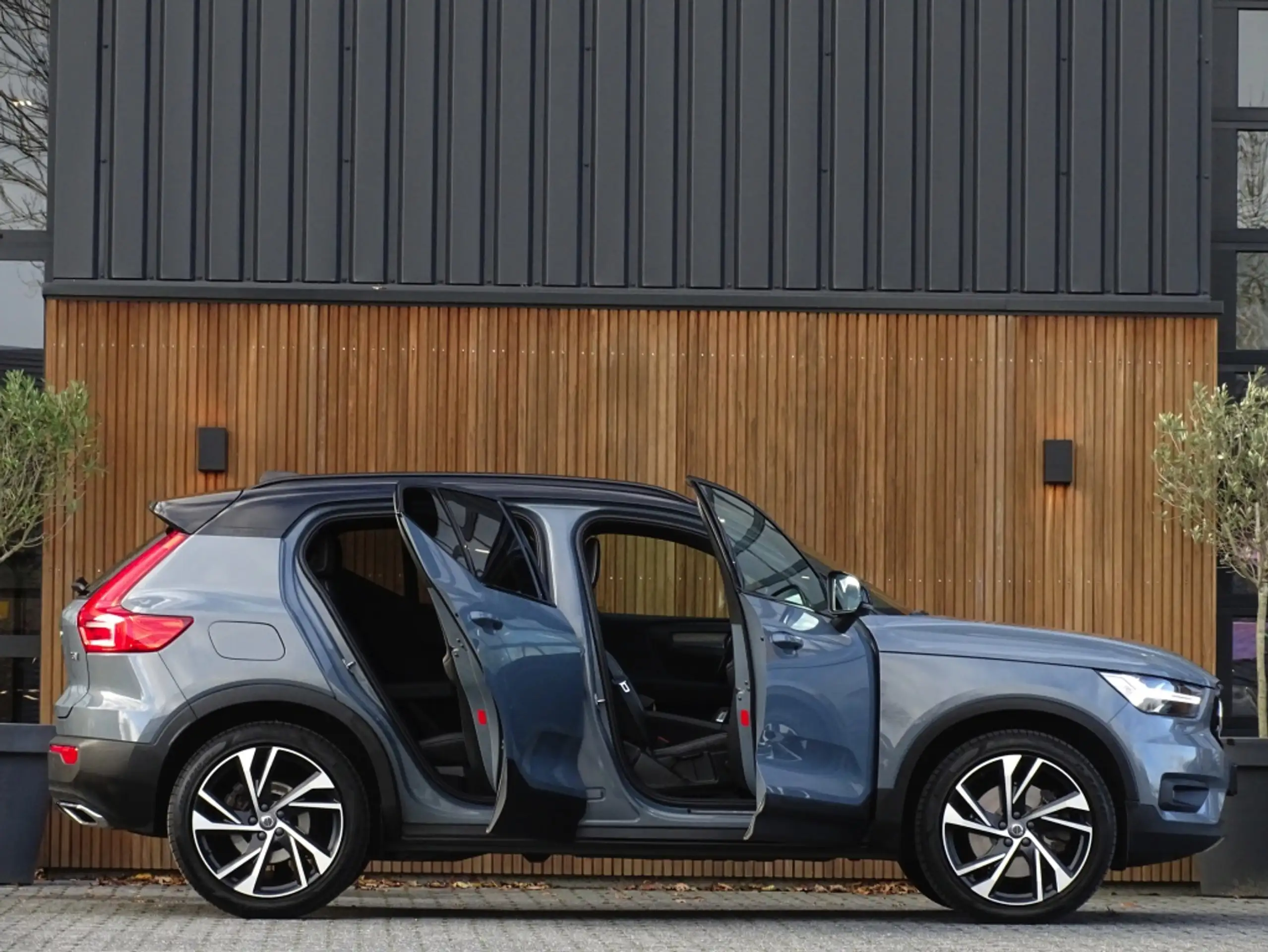 Volvo - XC40