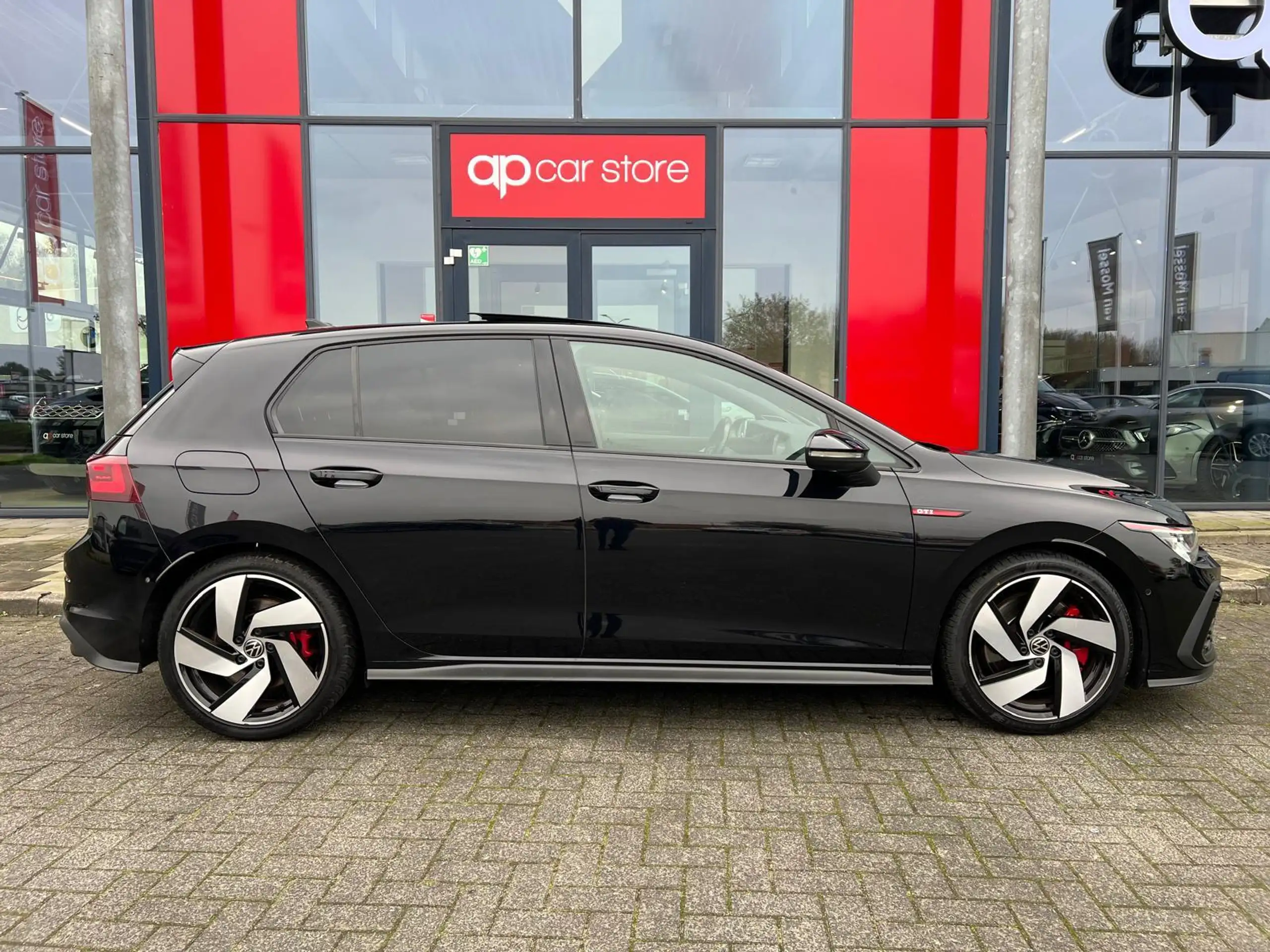 Volkswagen - Golf GTI