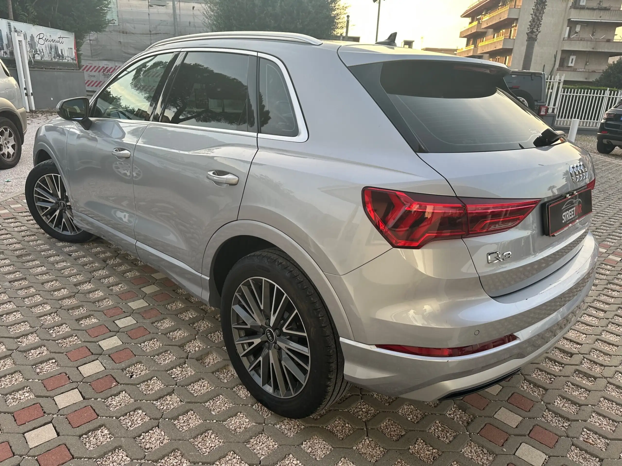 Audi - Q3