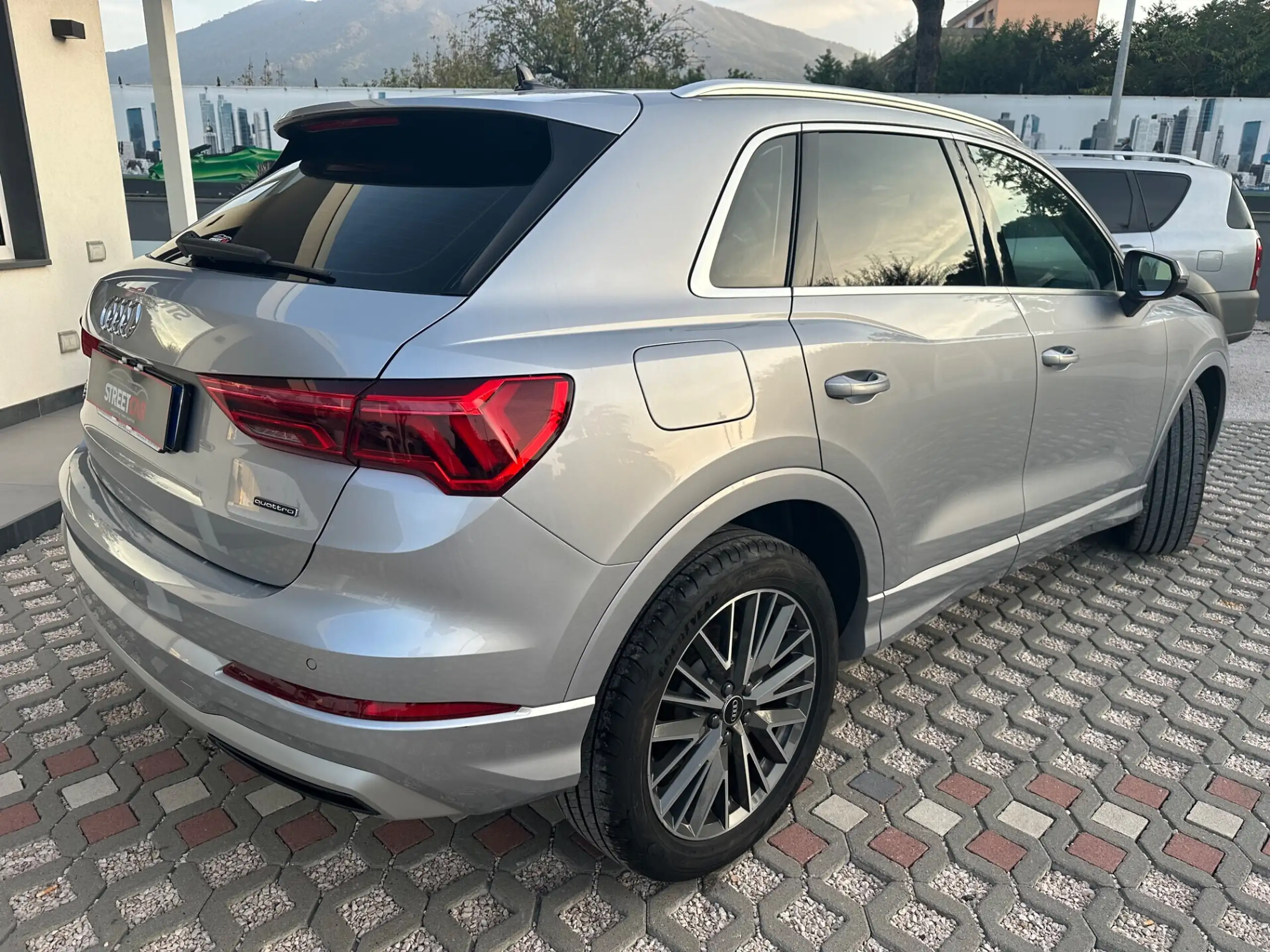 Audi - Q3