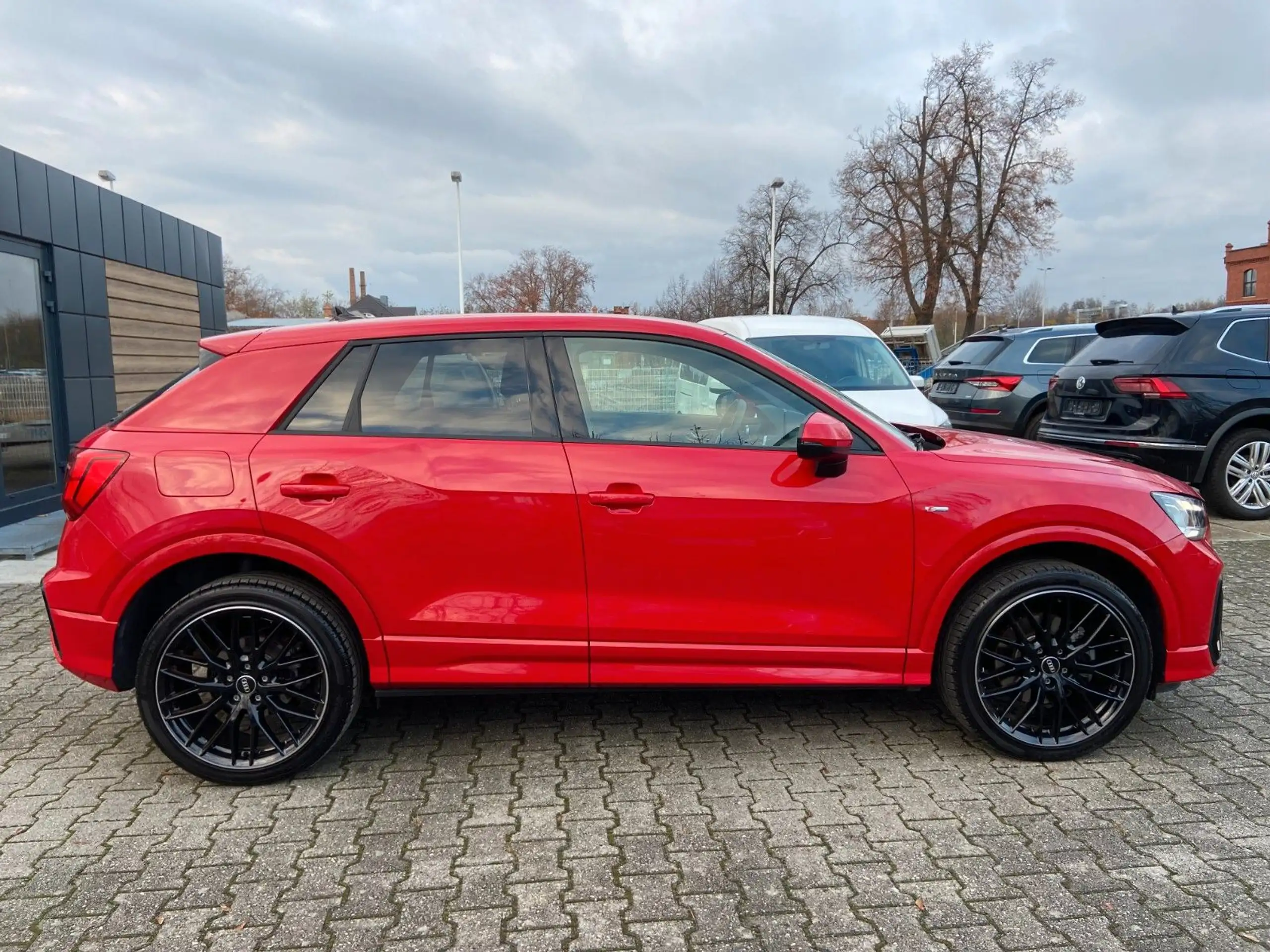 Audi - Q2