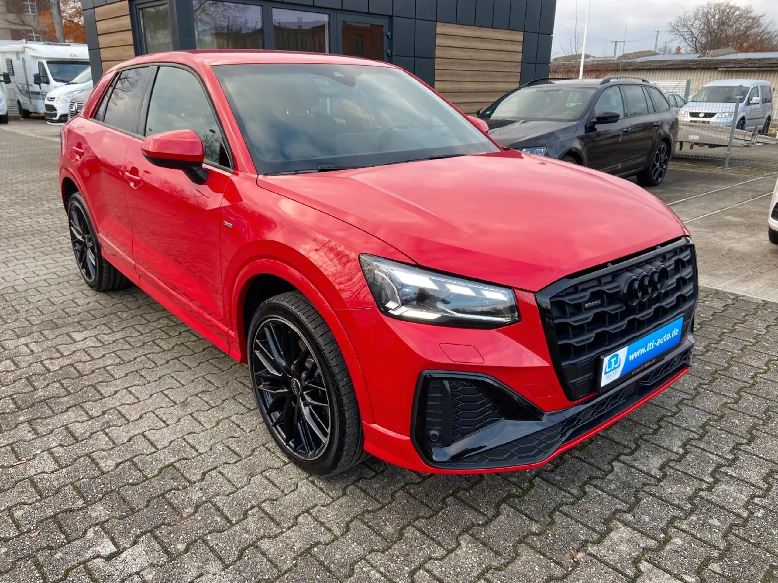 Audi - Q2