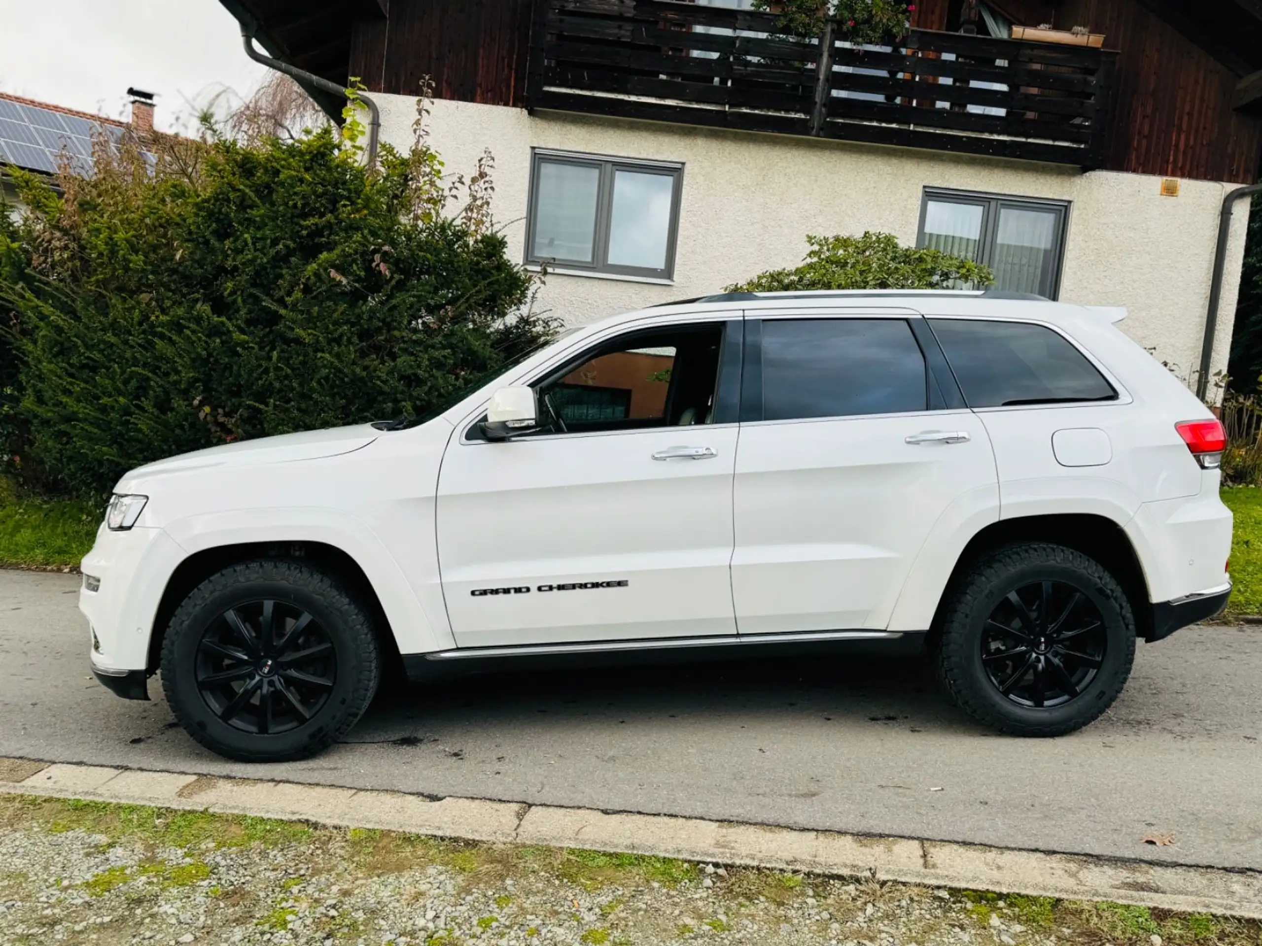 Jeep - Grand Cherokee