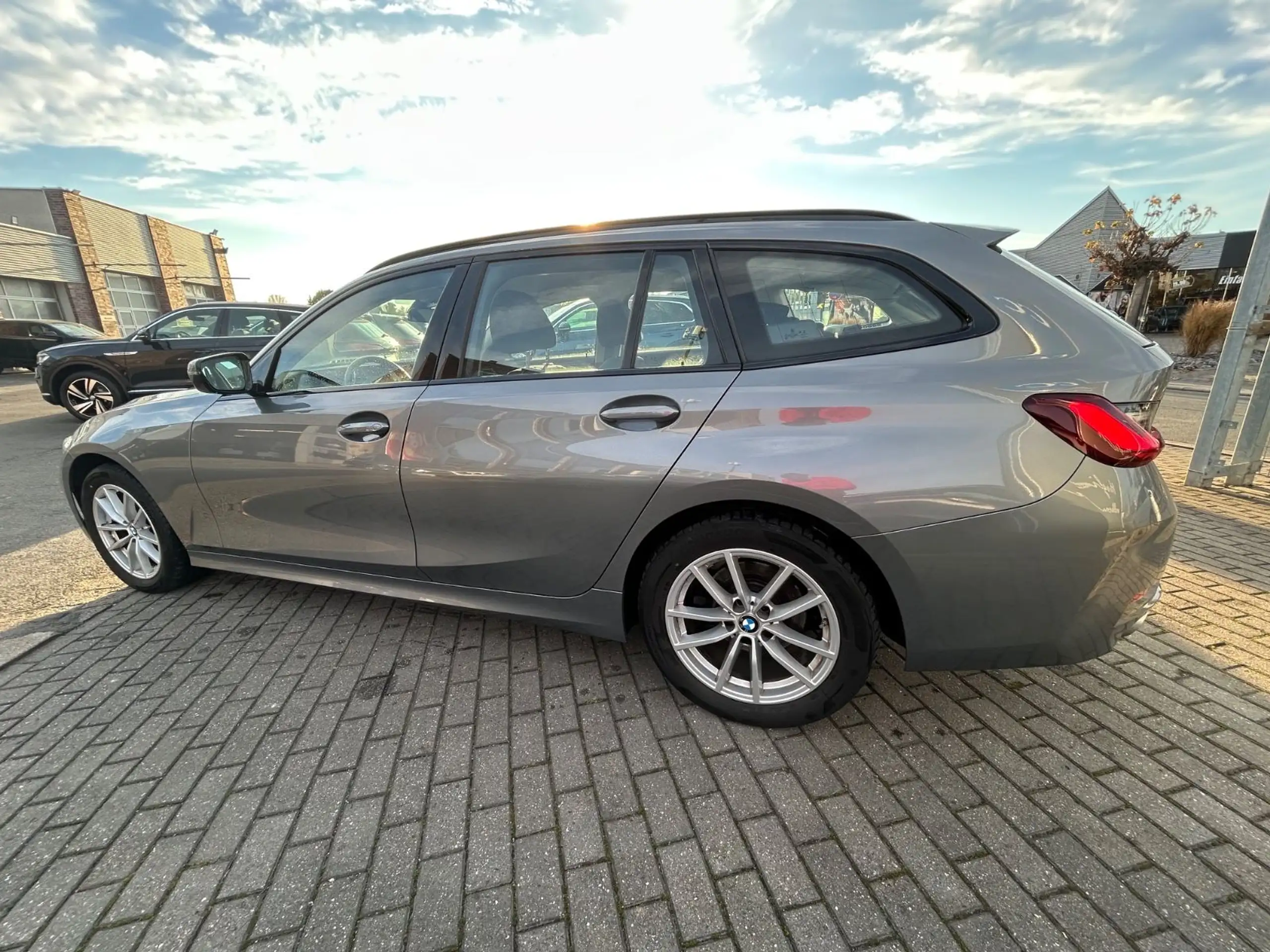 BMW - 320