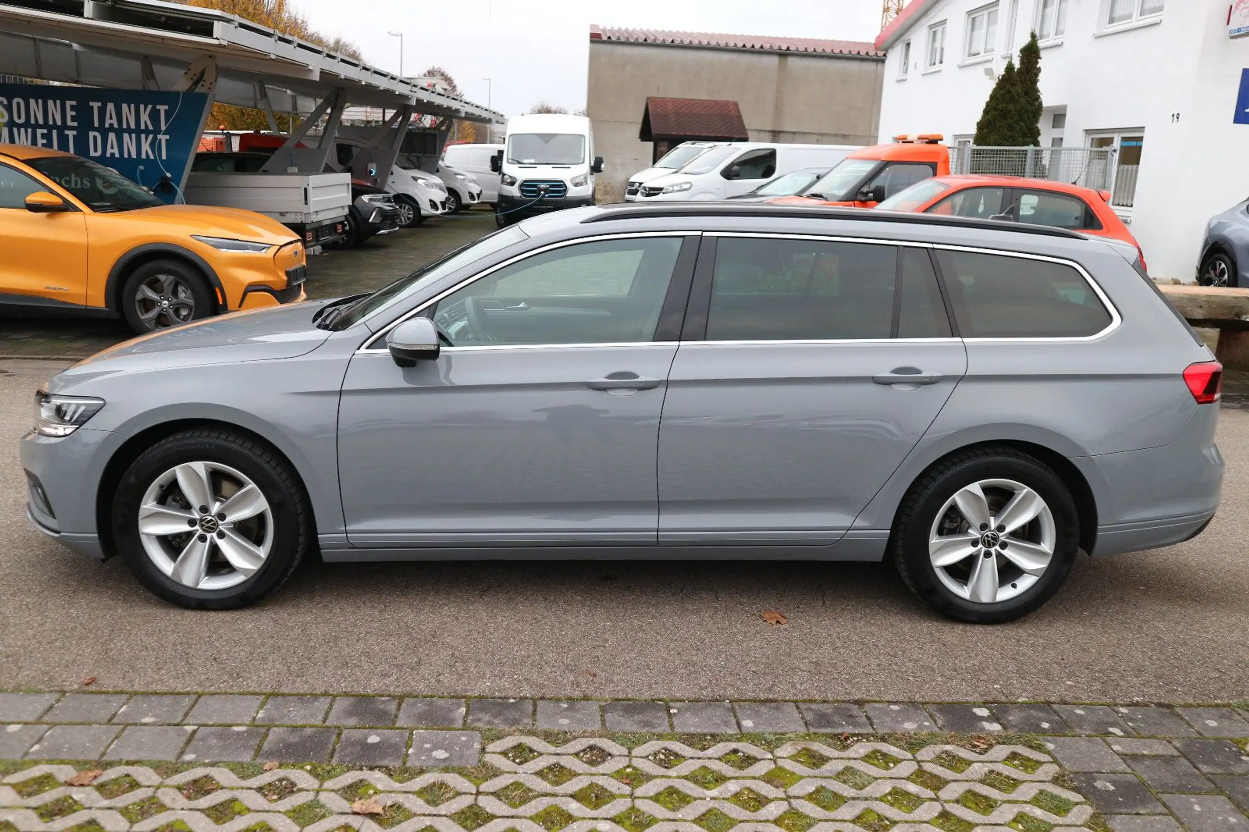 Volkswagen - Passat