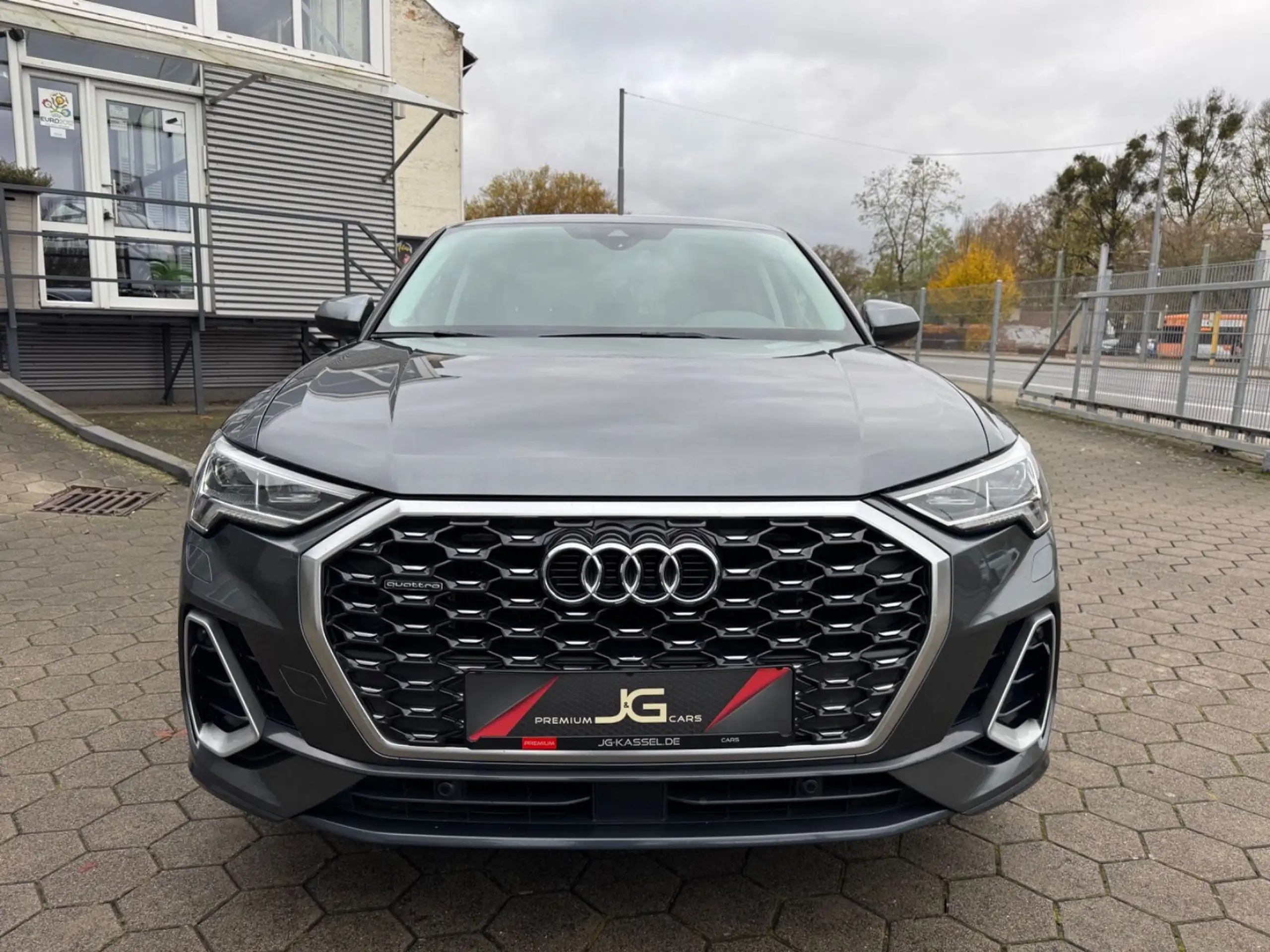 Audi - Q3