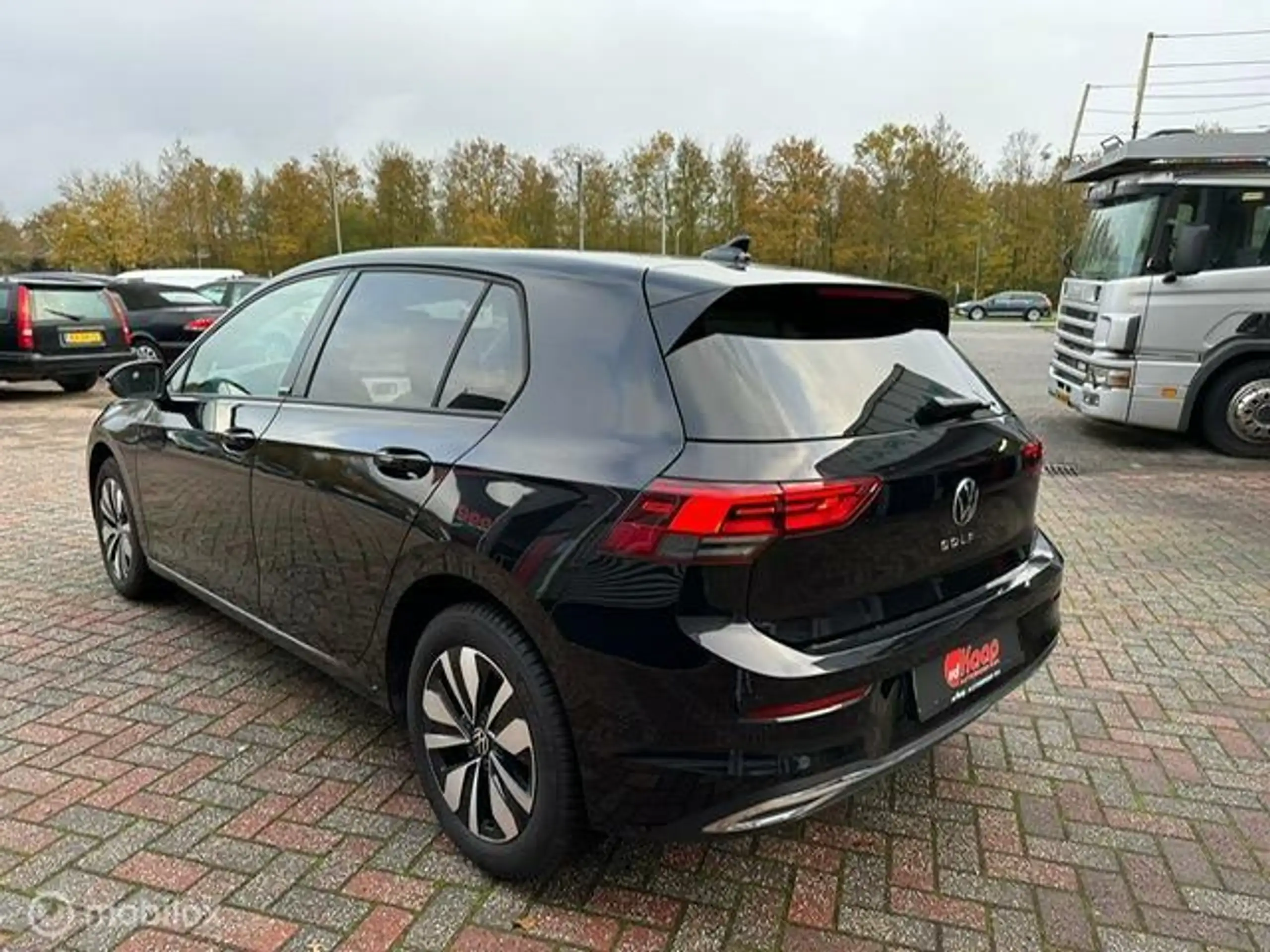 Volkswagen - Golf