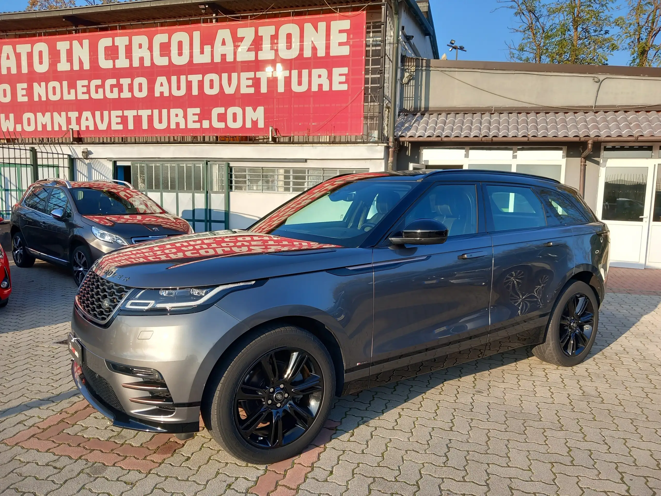 Land Rover - Range Rover Velar