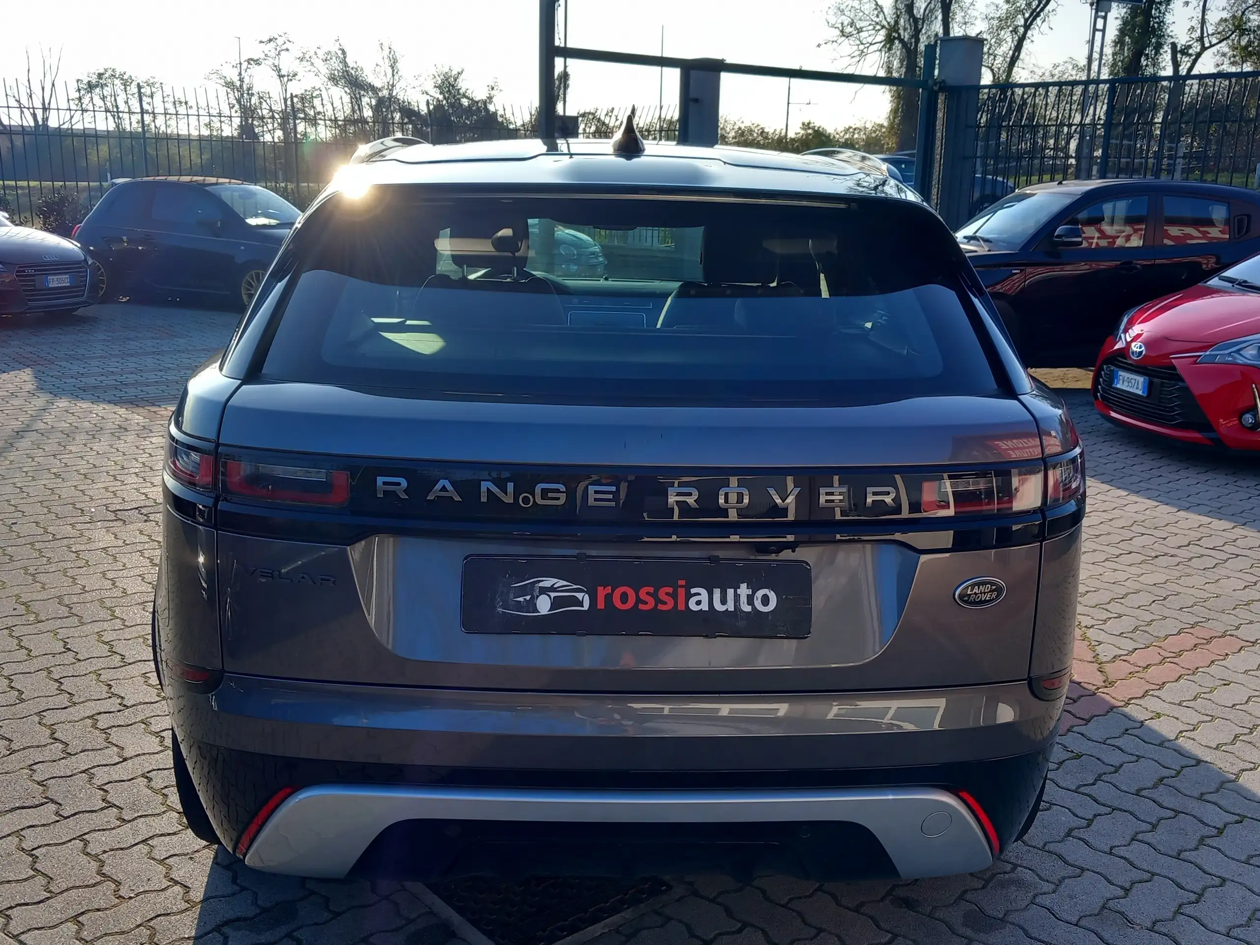 Land Rover - Range Rover Velar