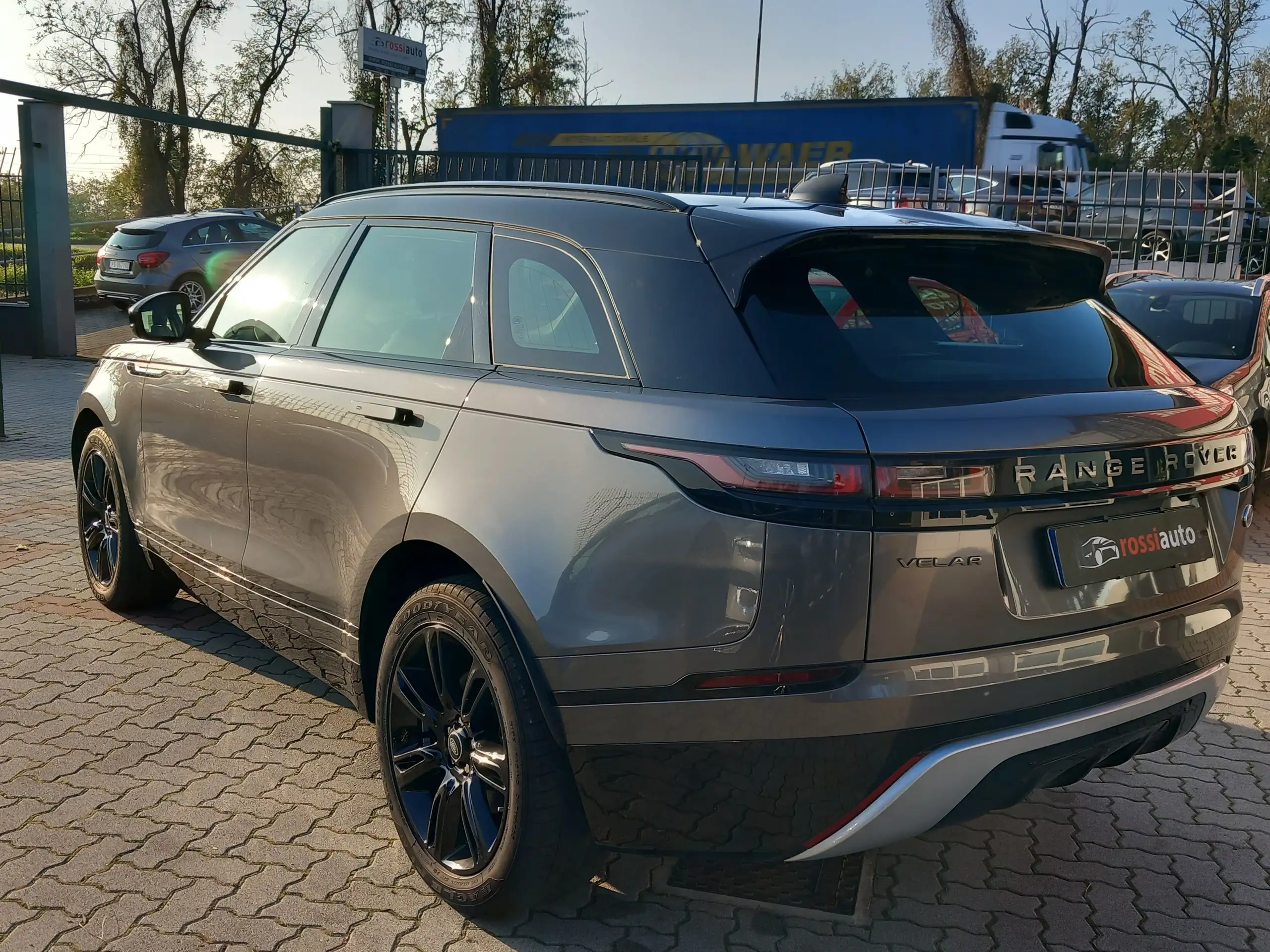 Land Rover - Range Rover Velar