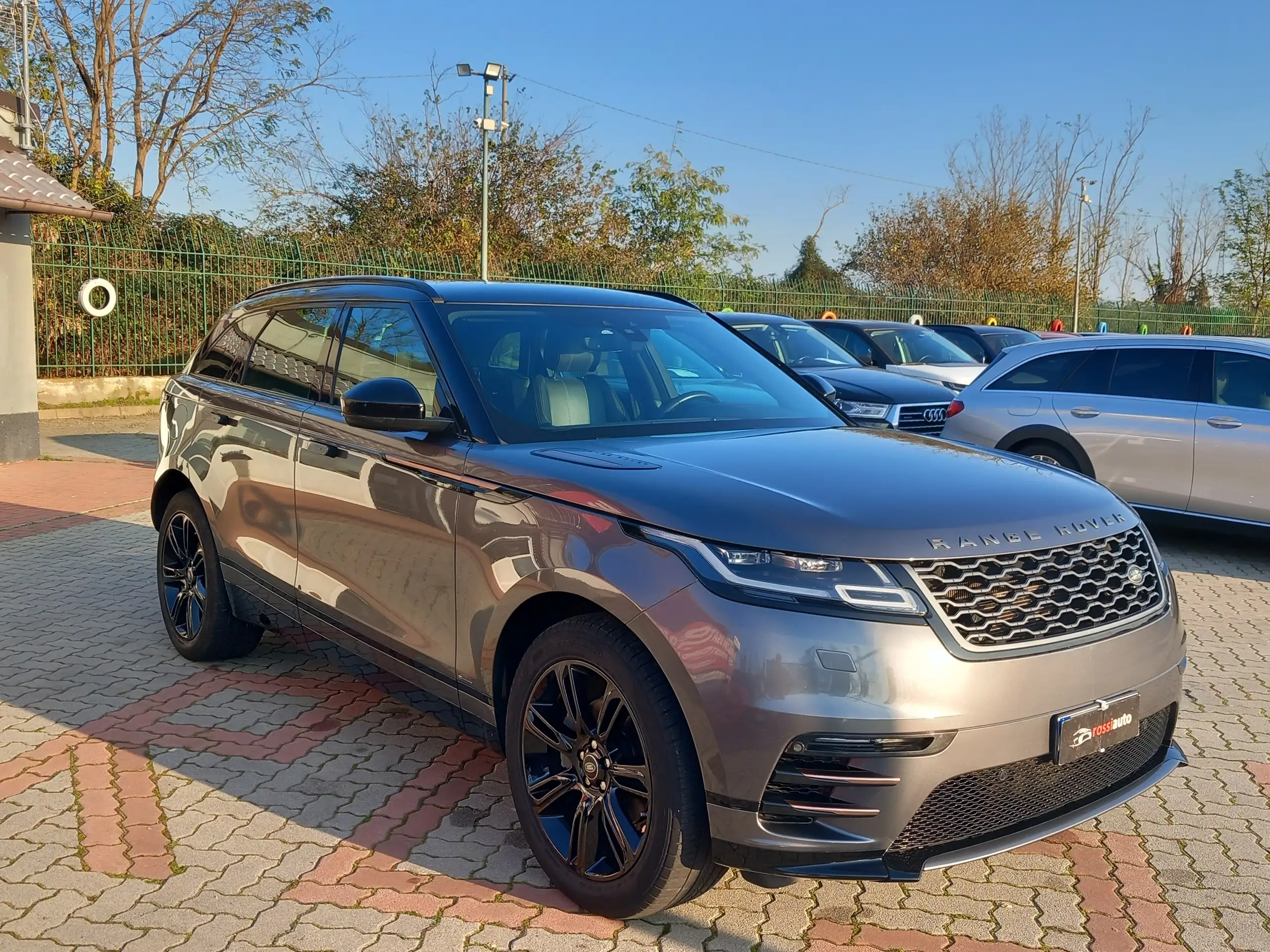 Land Rover - Range Rover Velar