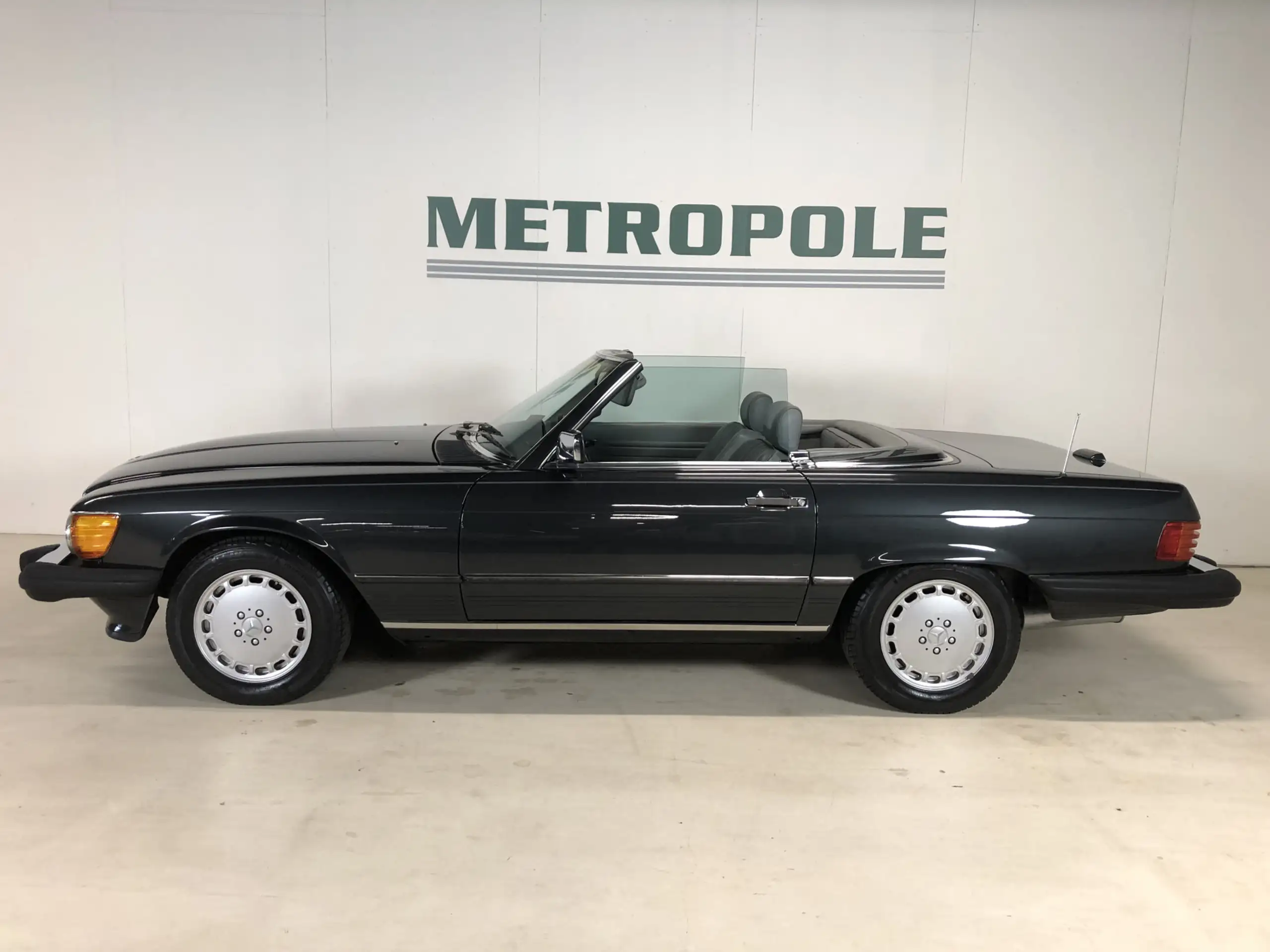 Mercedes-Benz - SL 560