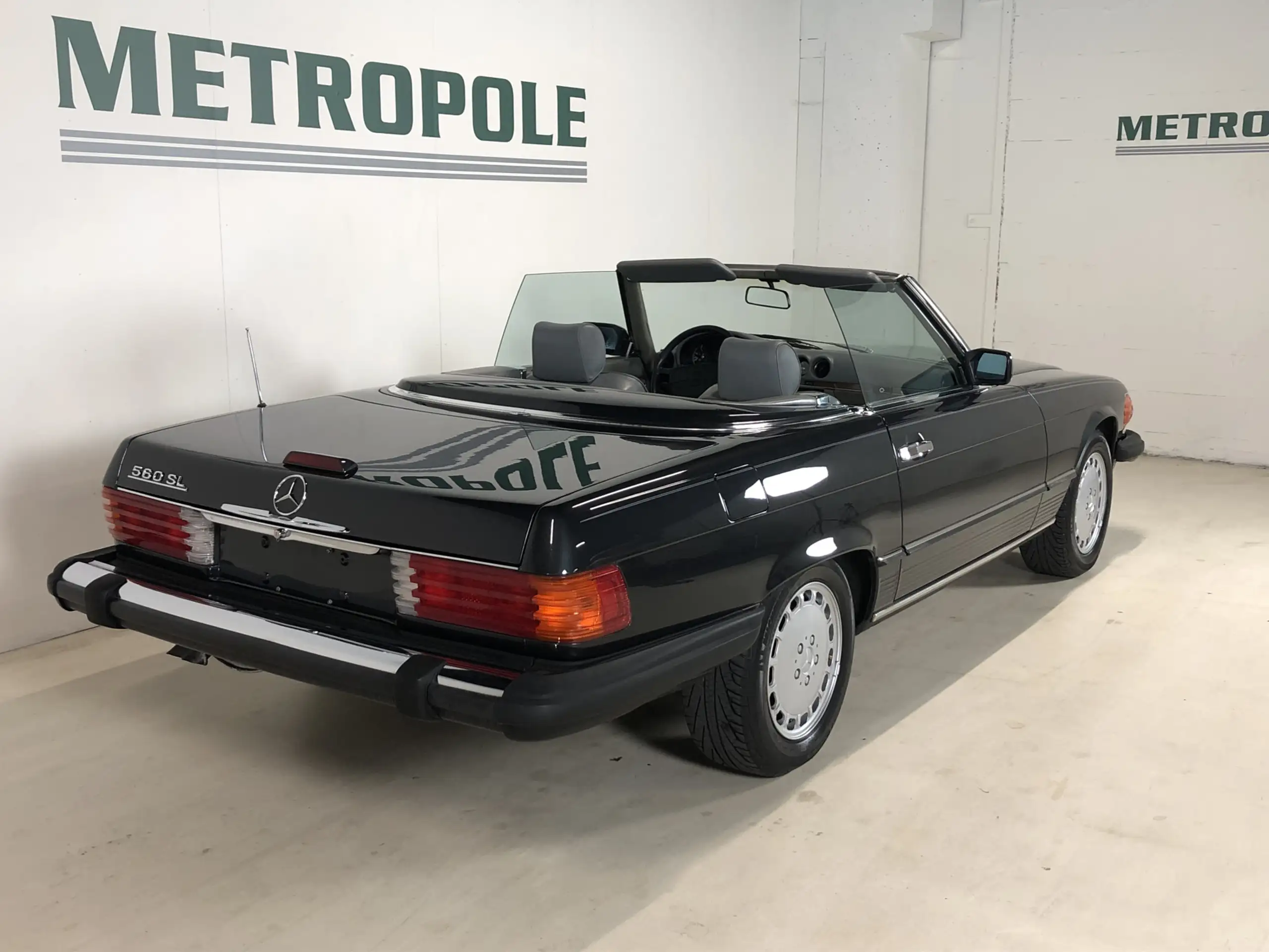 Mercedes-Benz - SL 560