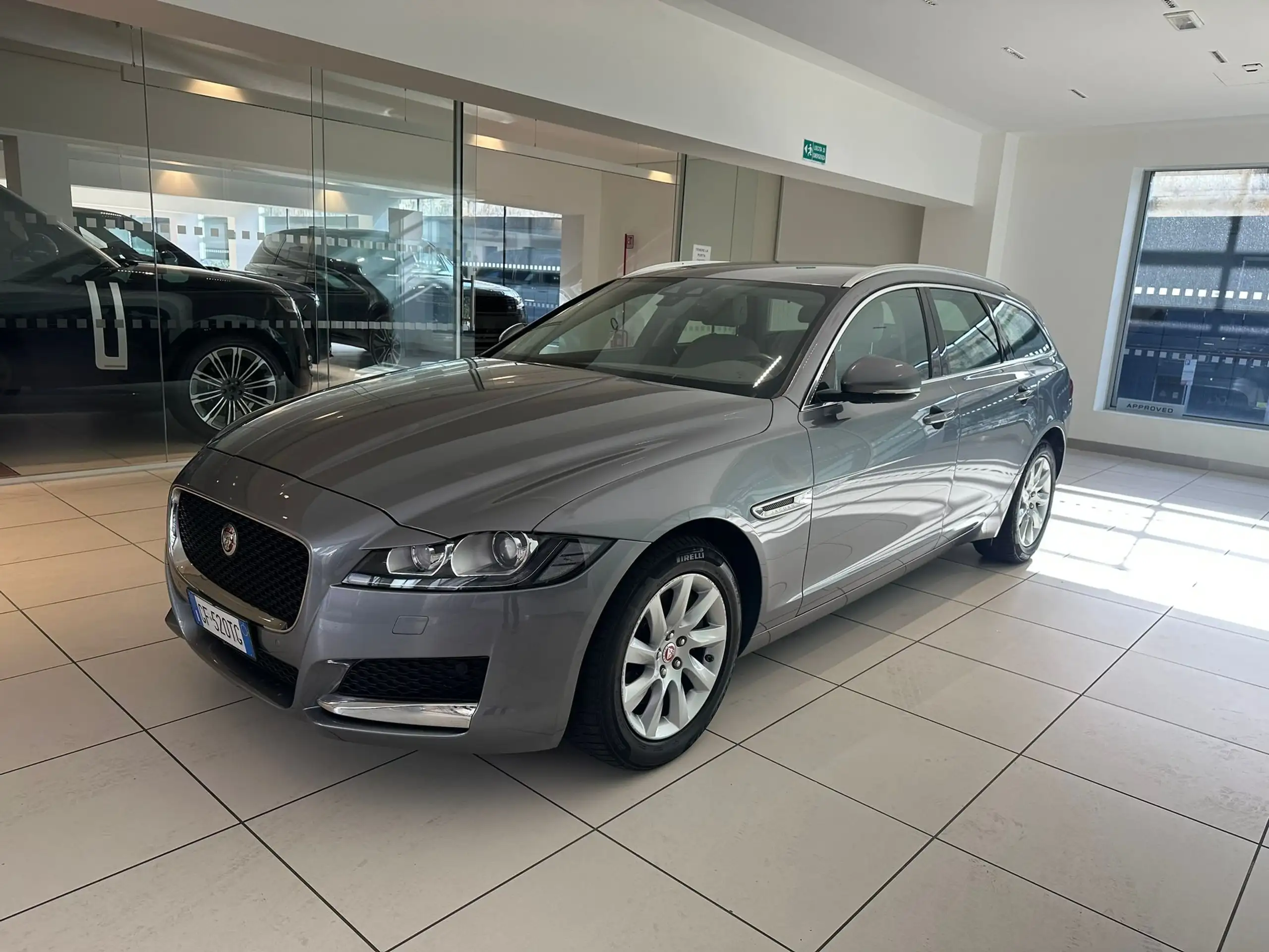 Jaguar XF 2021