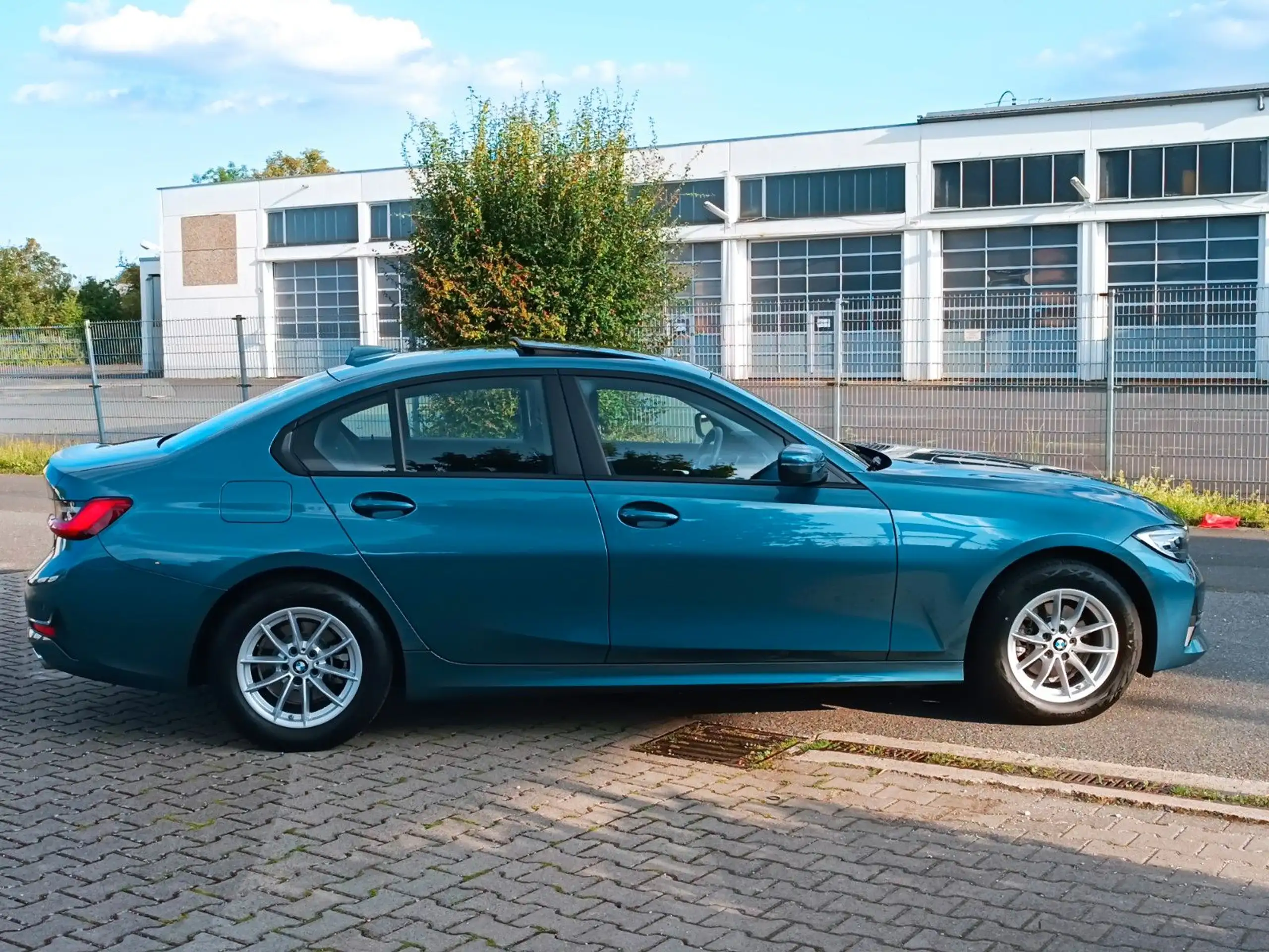 BMW - 318