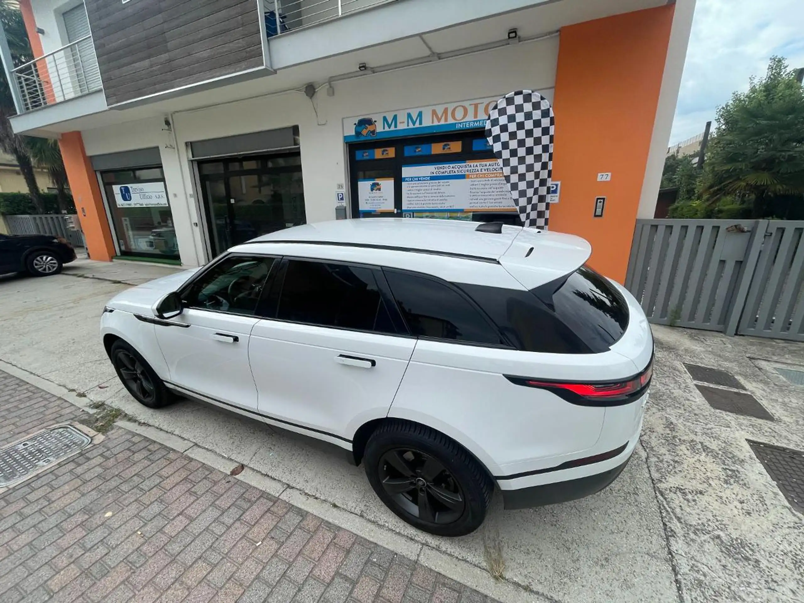 Land Rover - Range Rover Velar