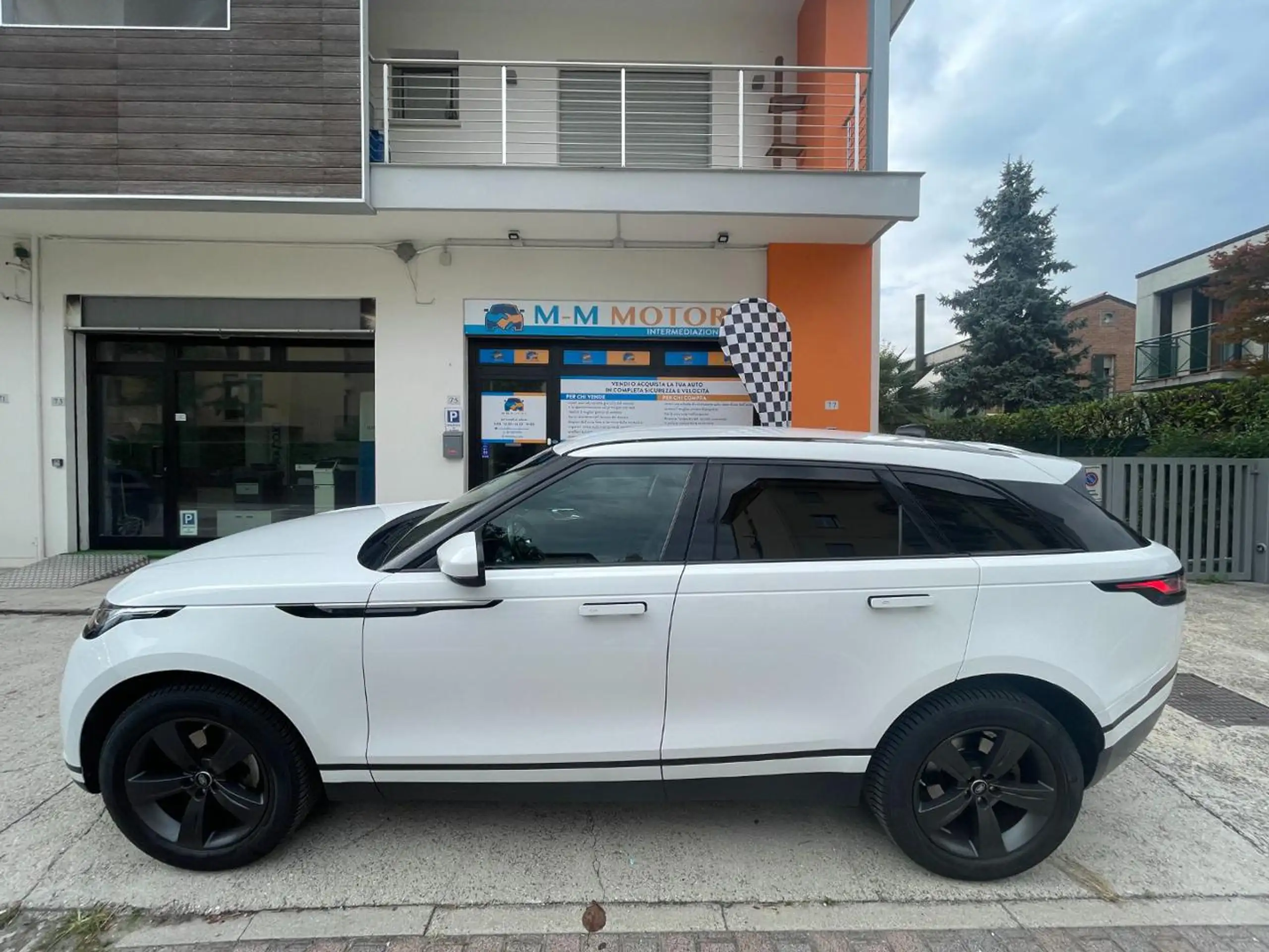 Land Rover - Range Rover Velar