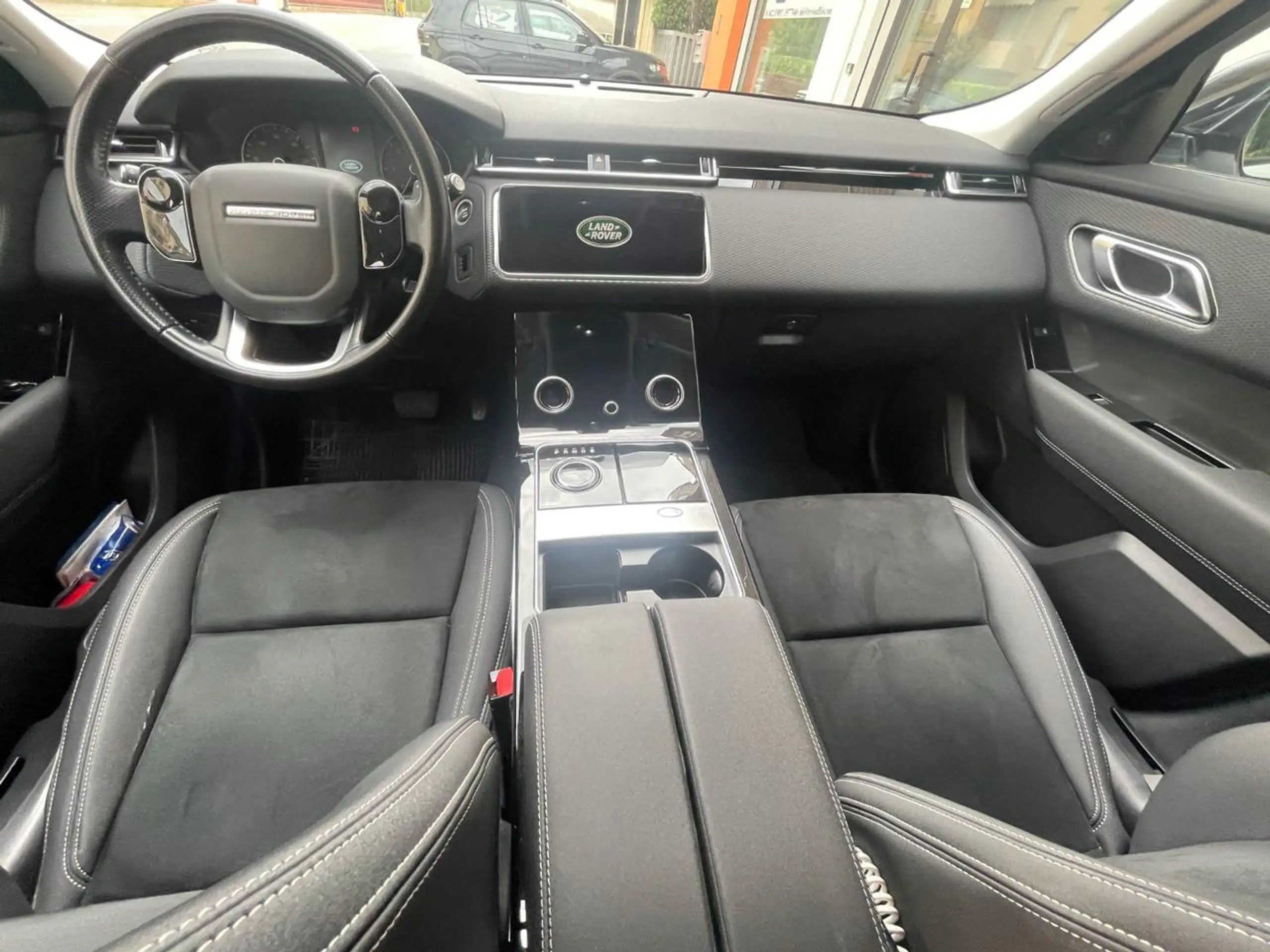 Land Rover - Range Rover Velar