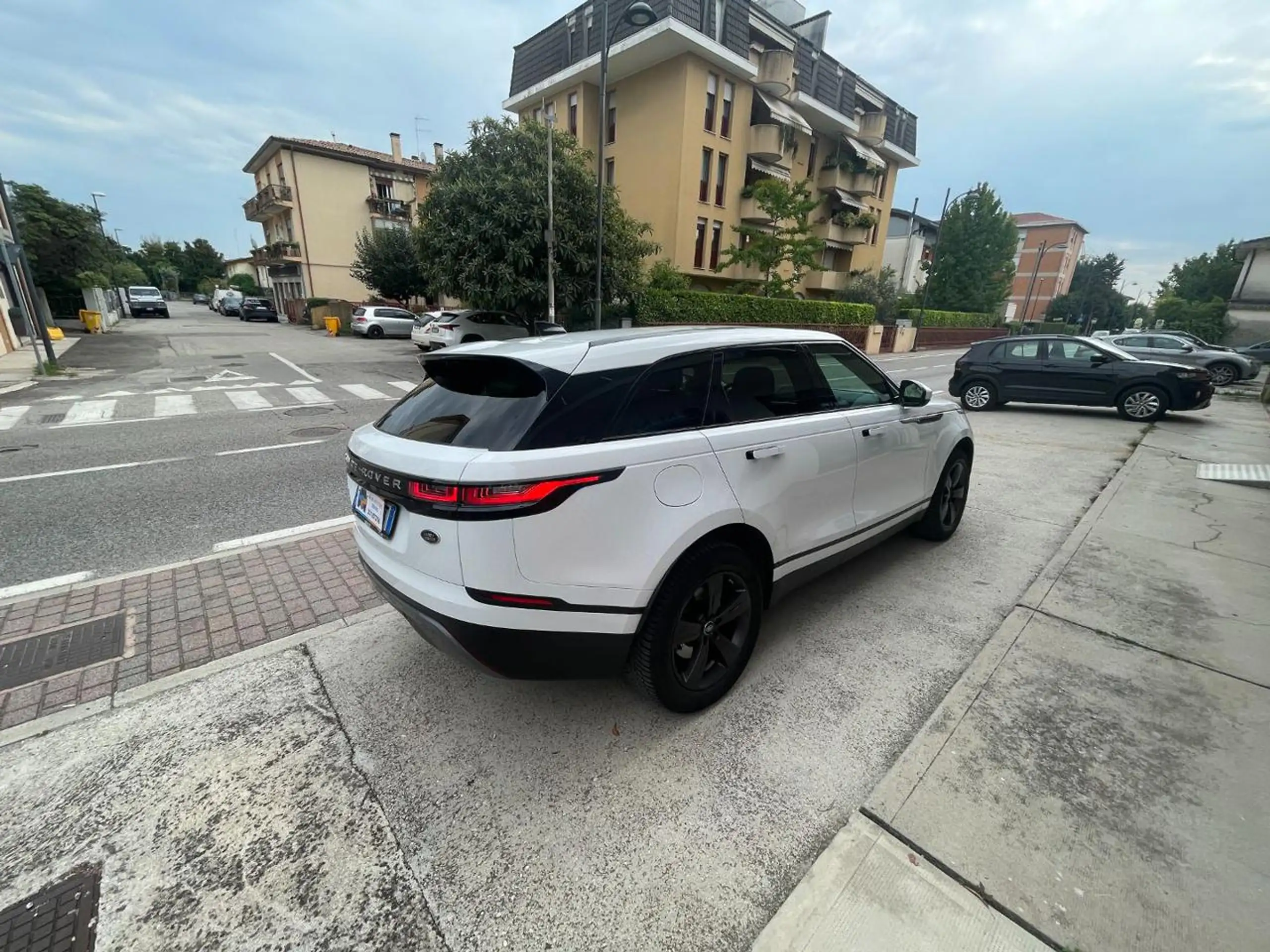 Land Rover - Range Rover Velar