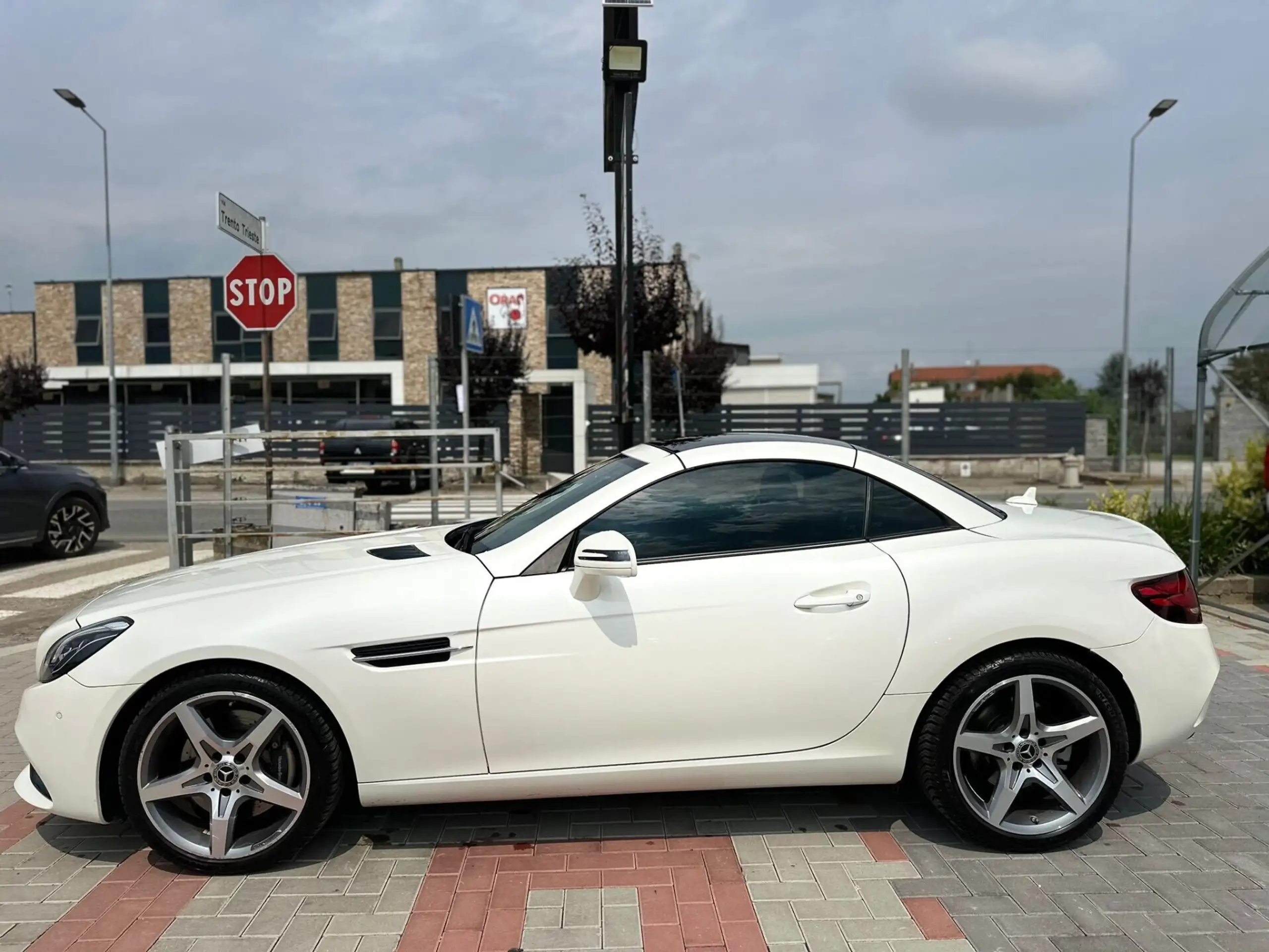 Mercedes-Benz - SLC 180