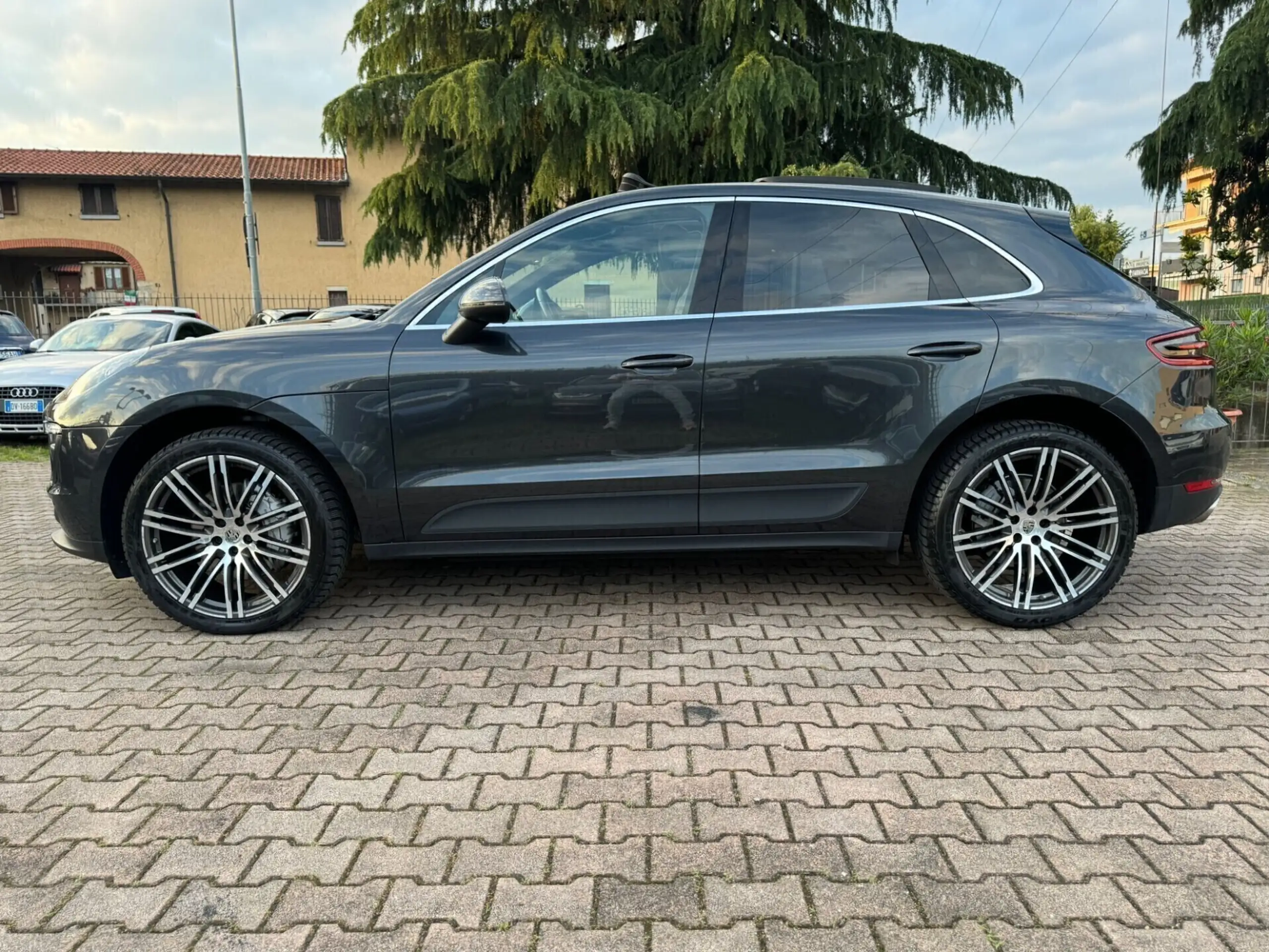 Porsche - Macan