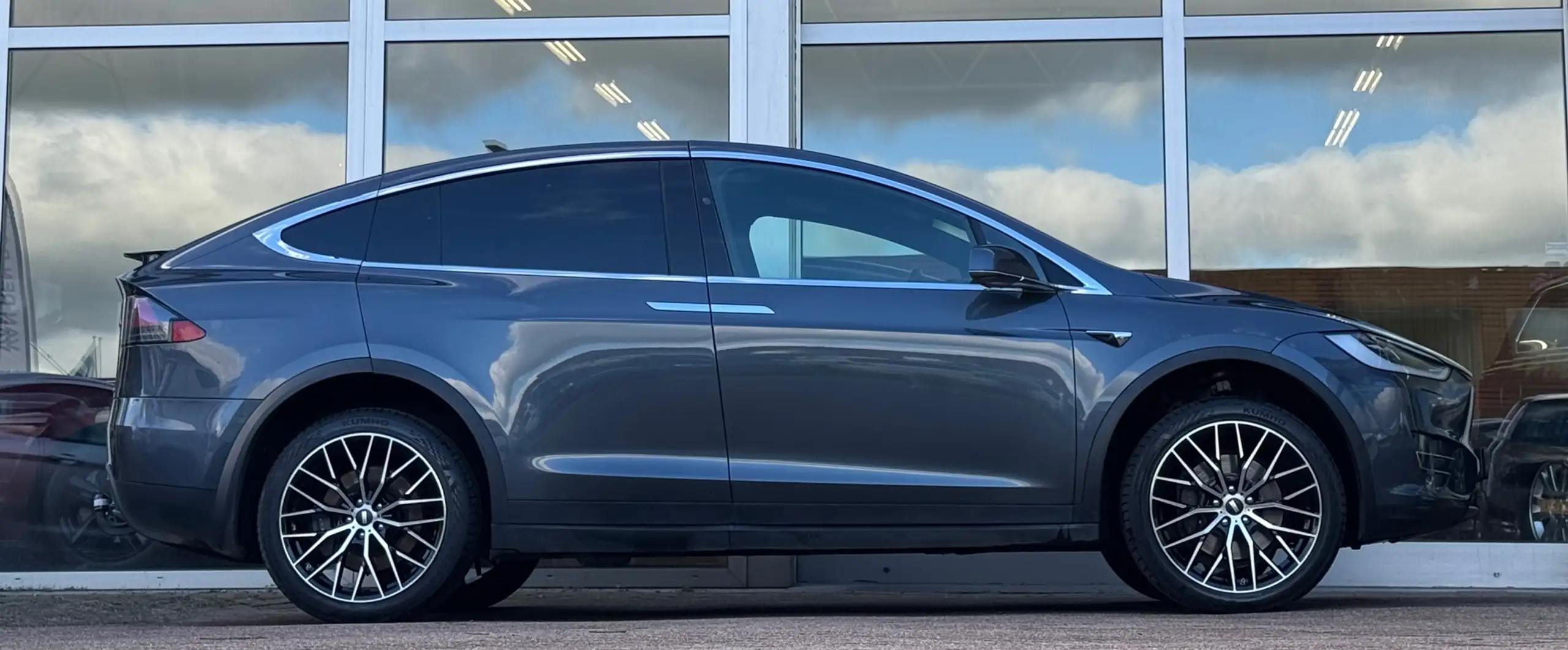 Tesla - Model X