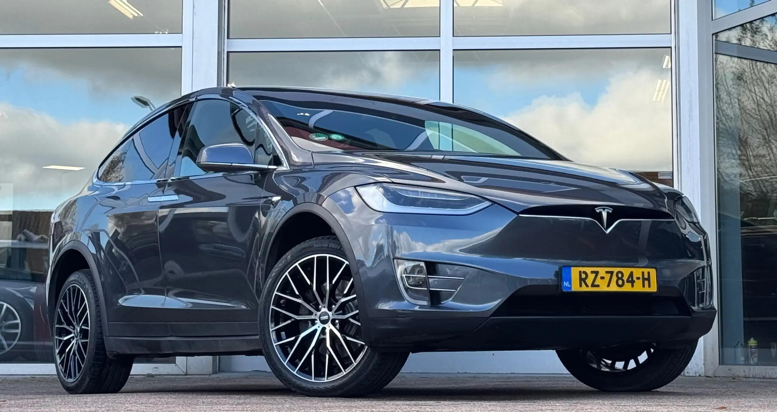 Tesla - Model X