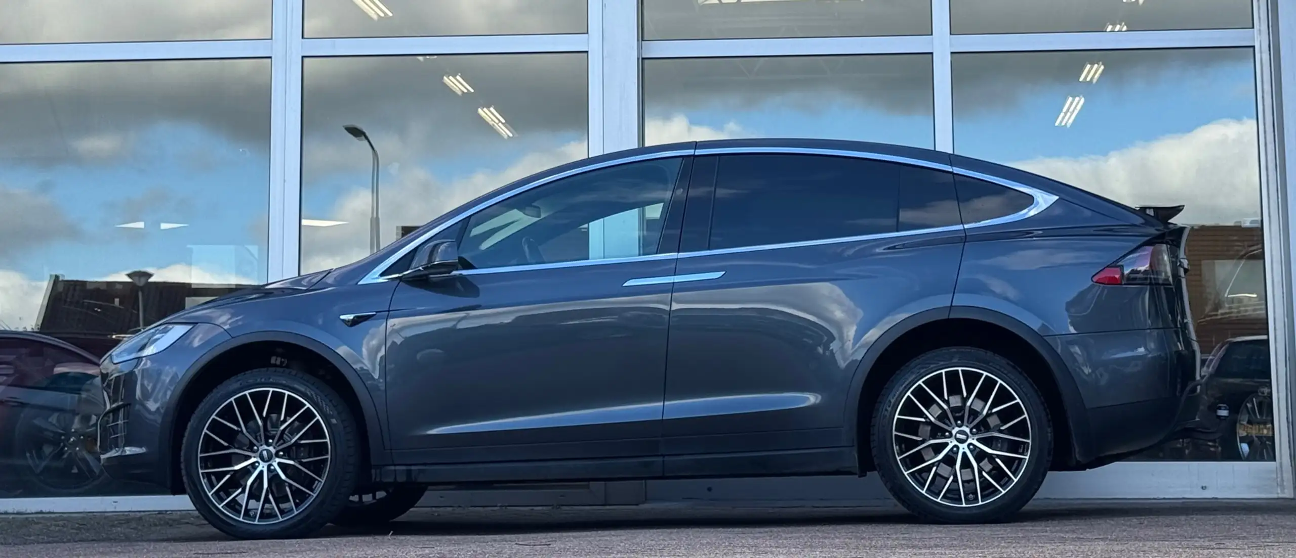 Tesla - Model X