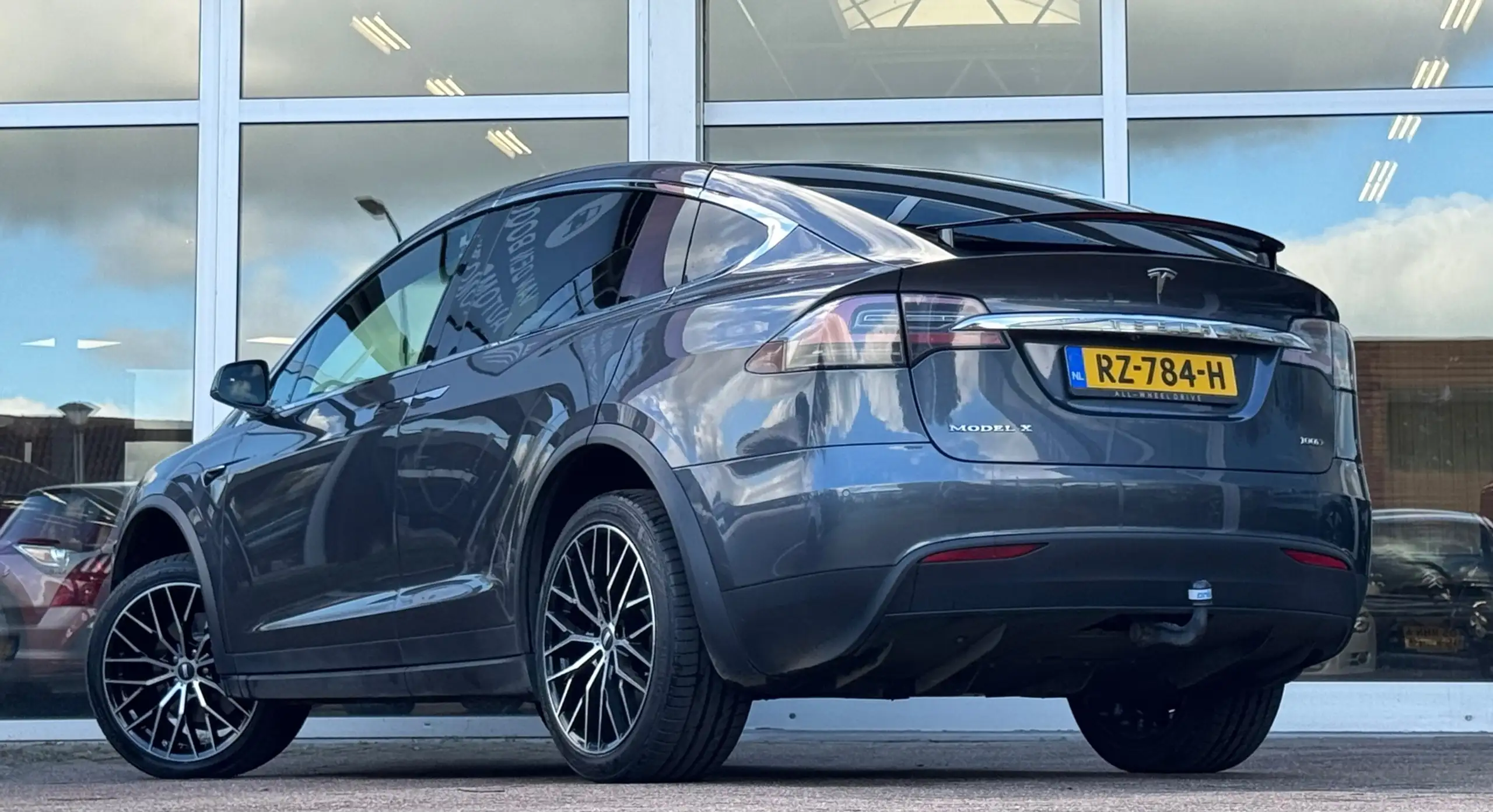 Tesla - Model X