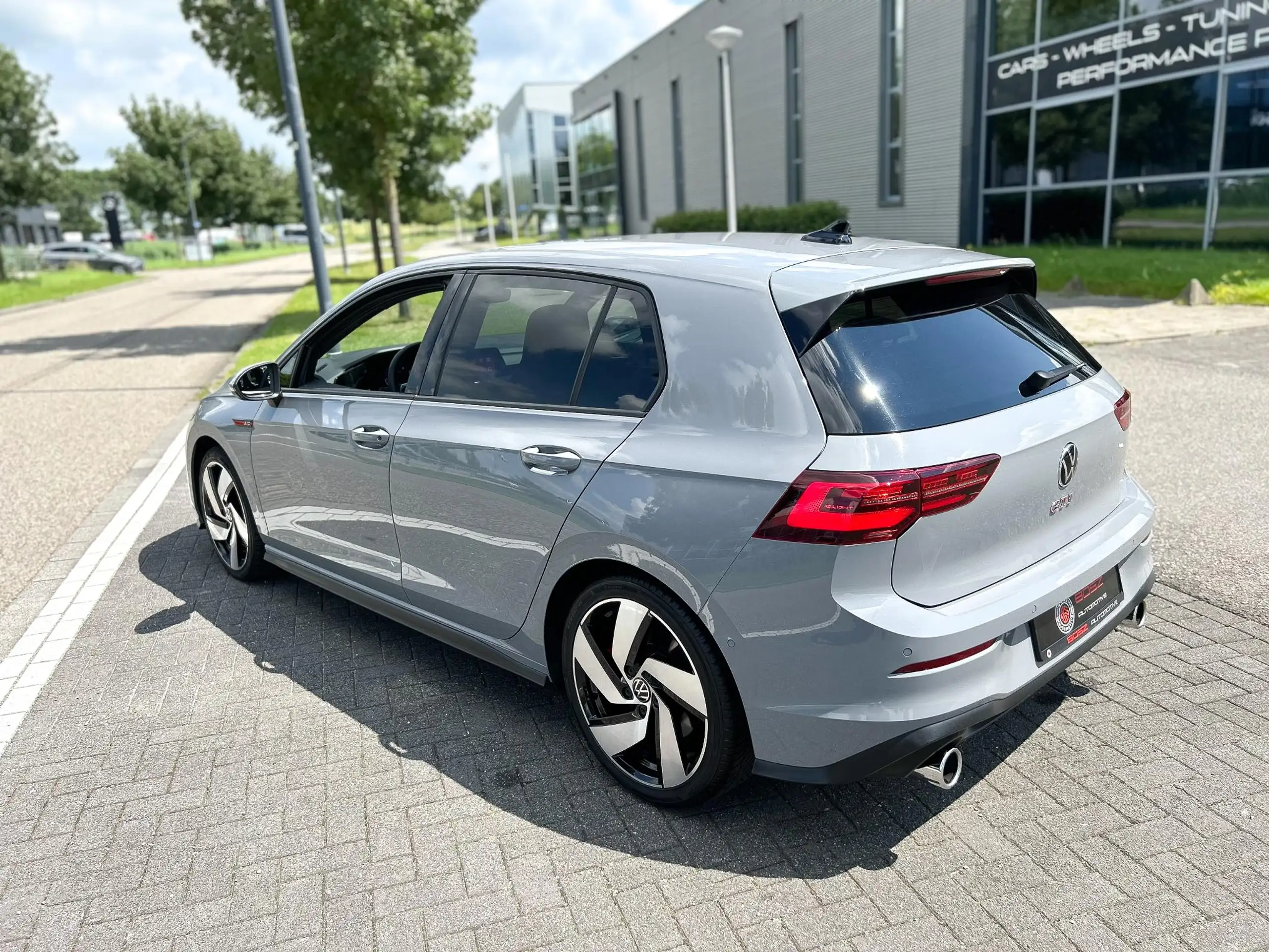 Volkswagen - Golf GTI