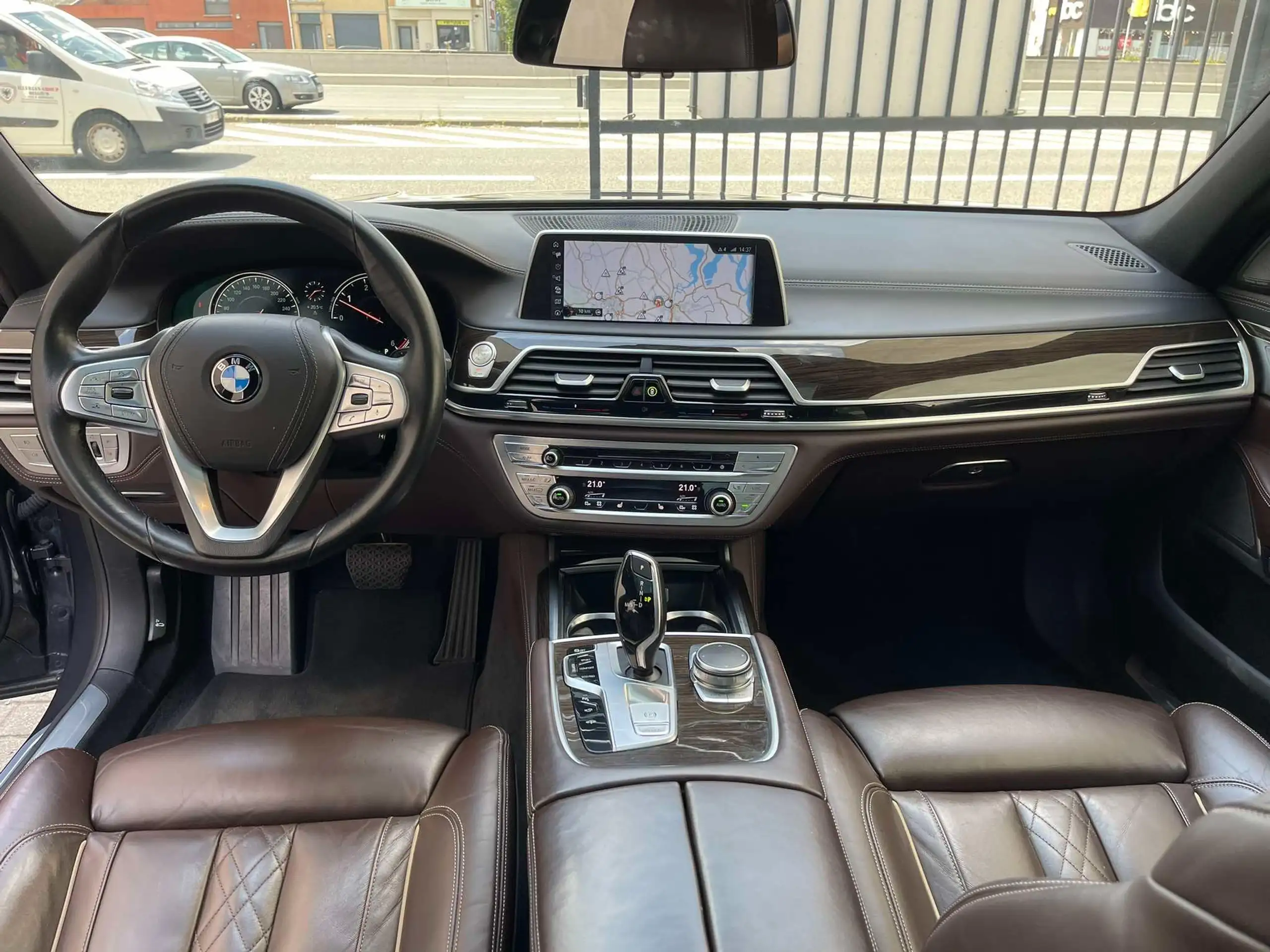 BMW - 730