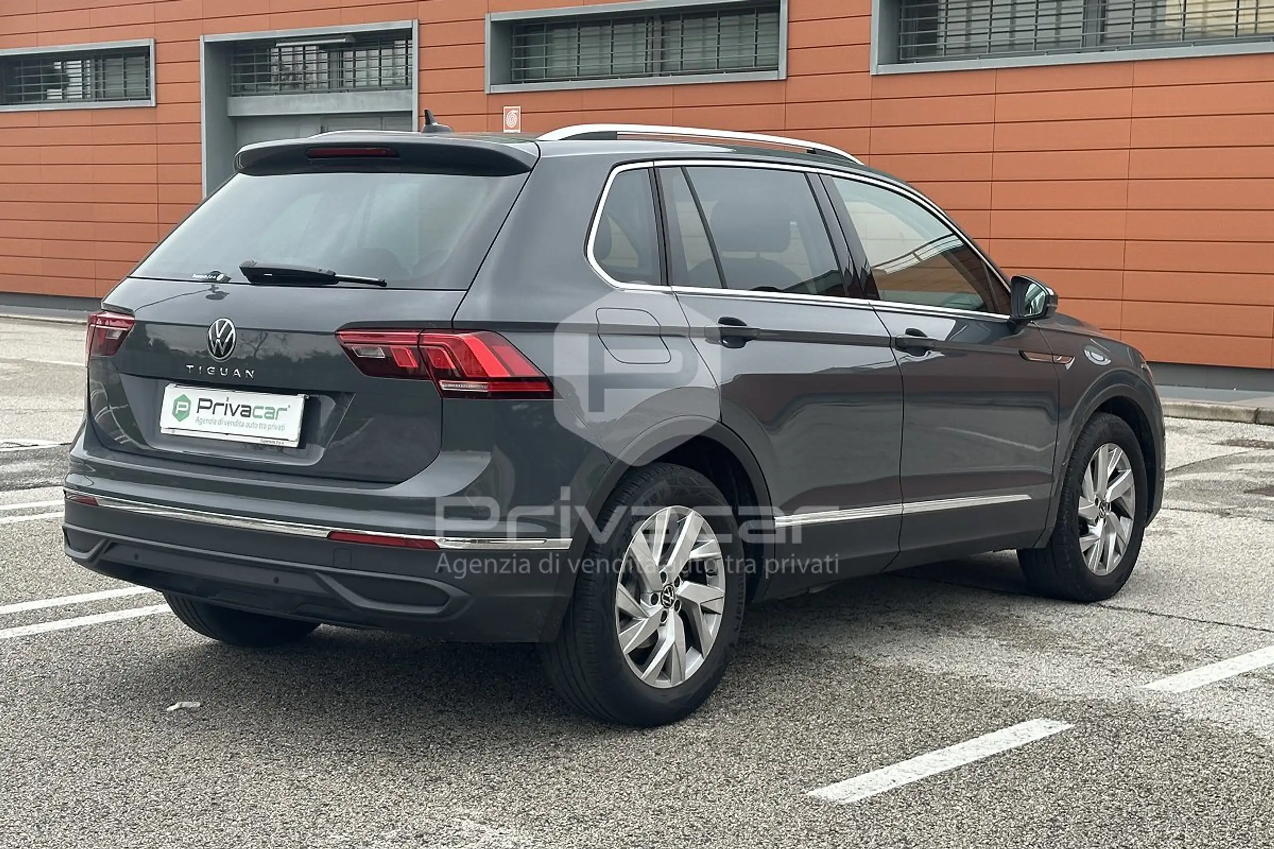 Volkswagen - Tiguan