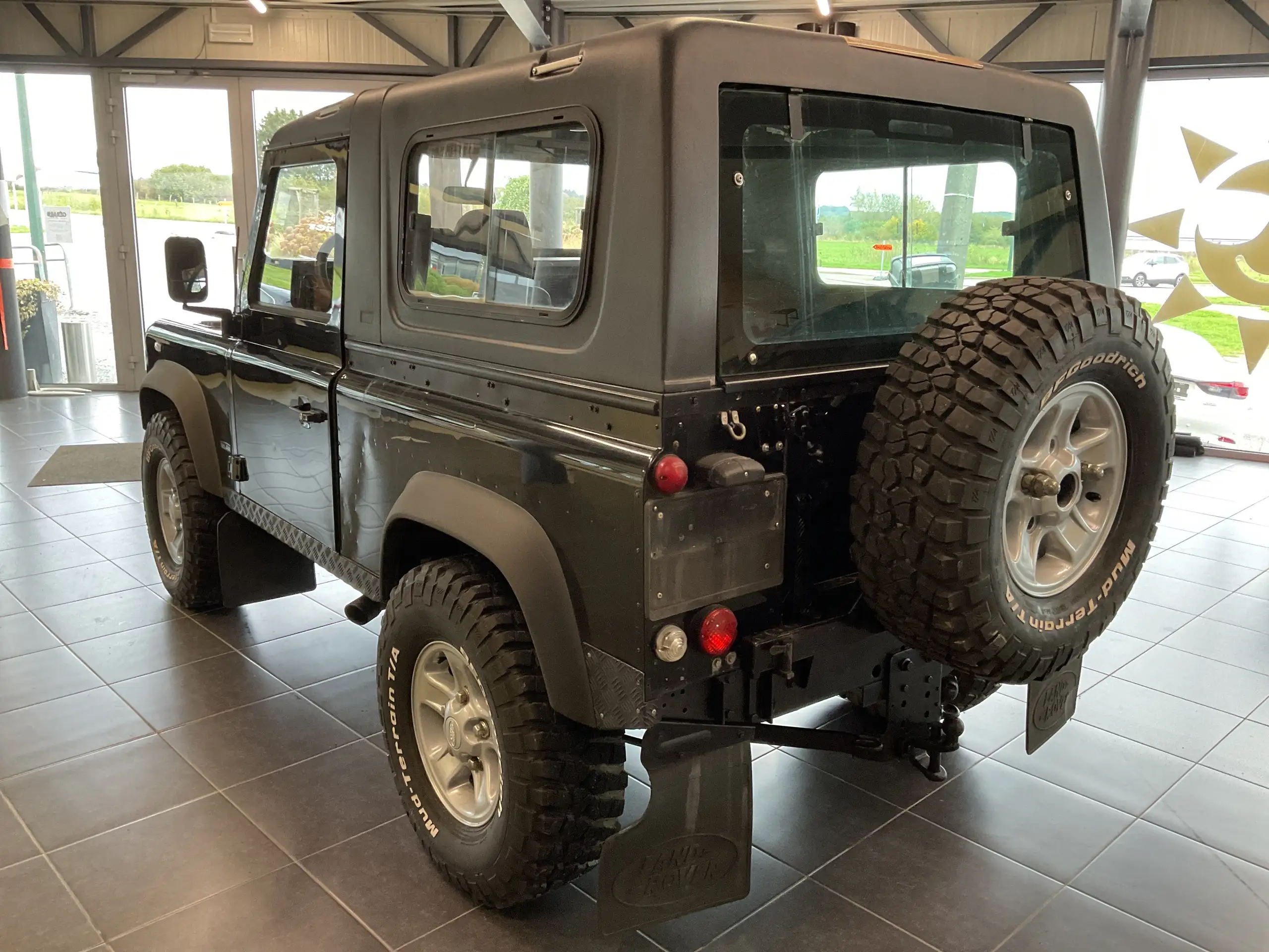 Land Rover - Defender