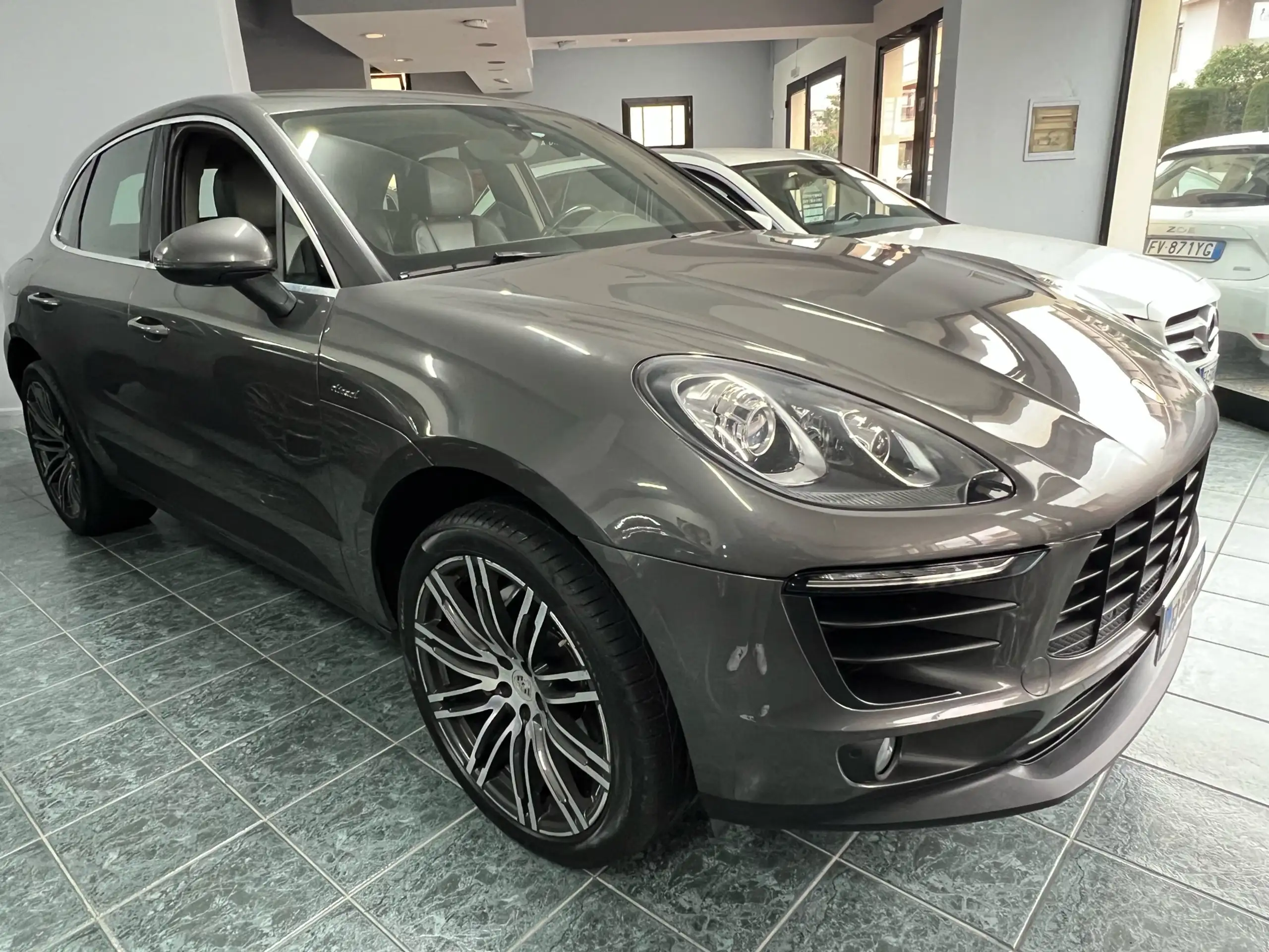 Porsche - Macan