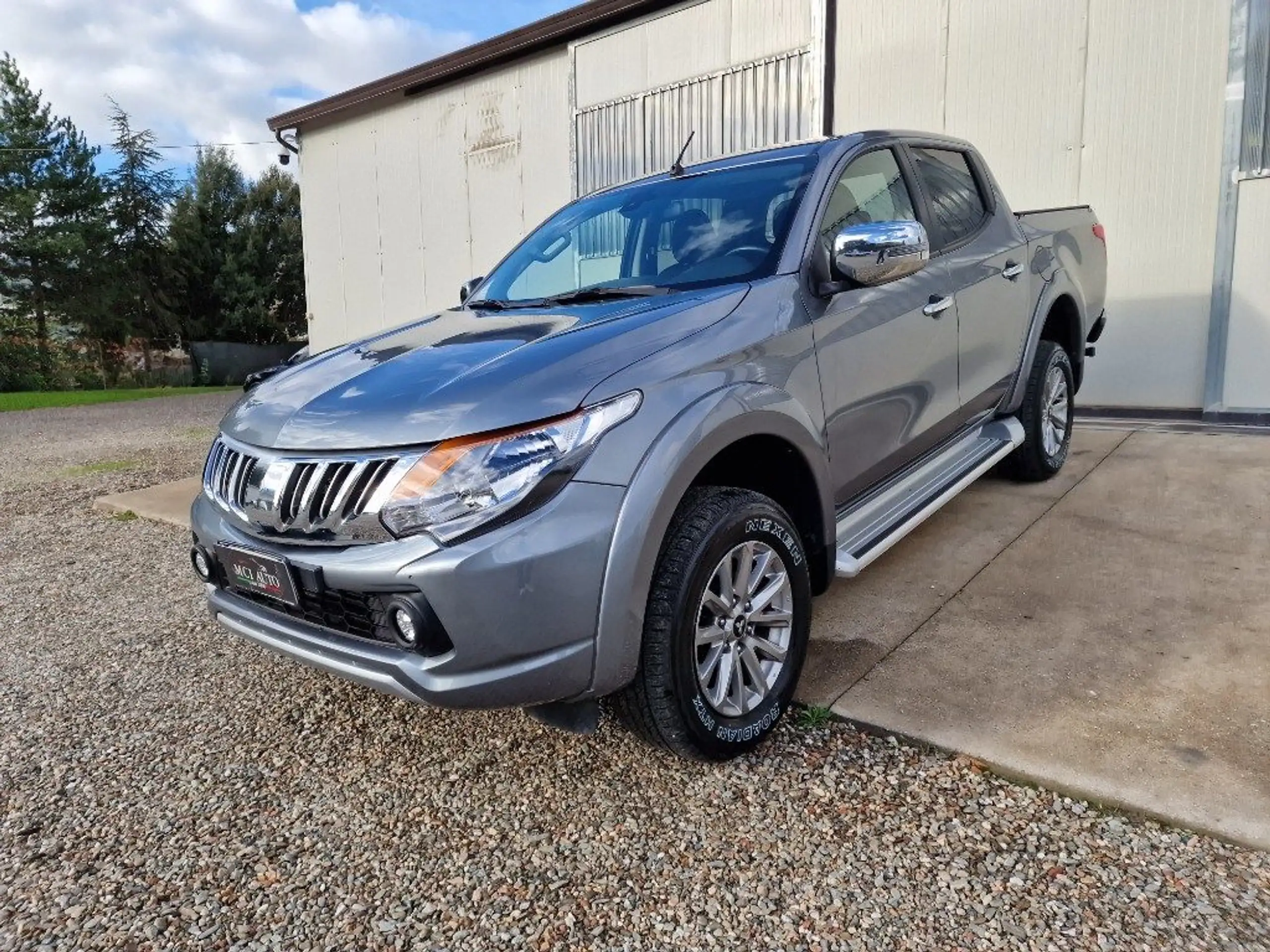 Mitsubishi - L200