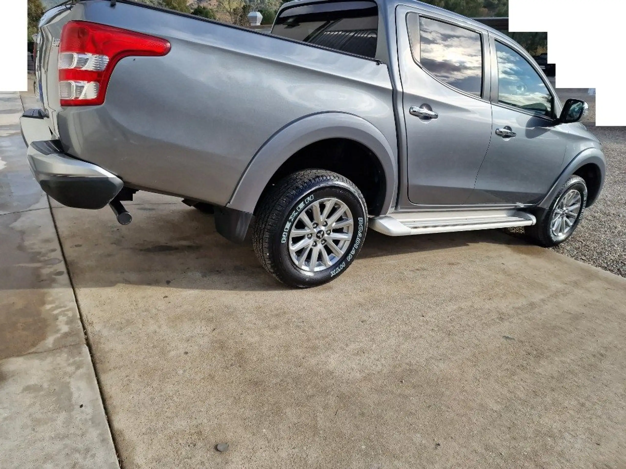 Mitsubishi - L200