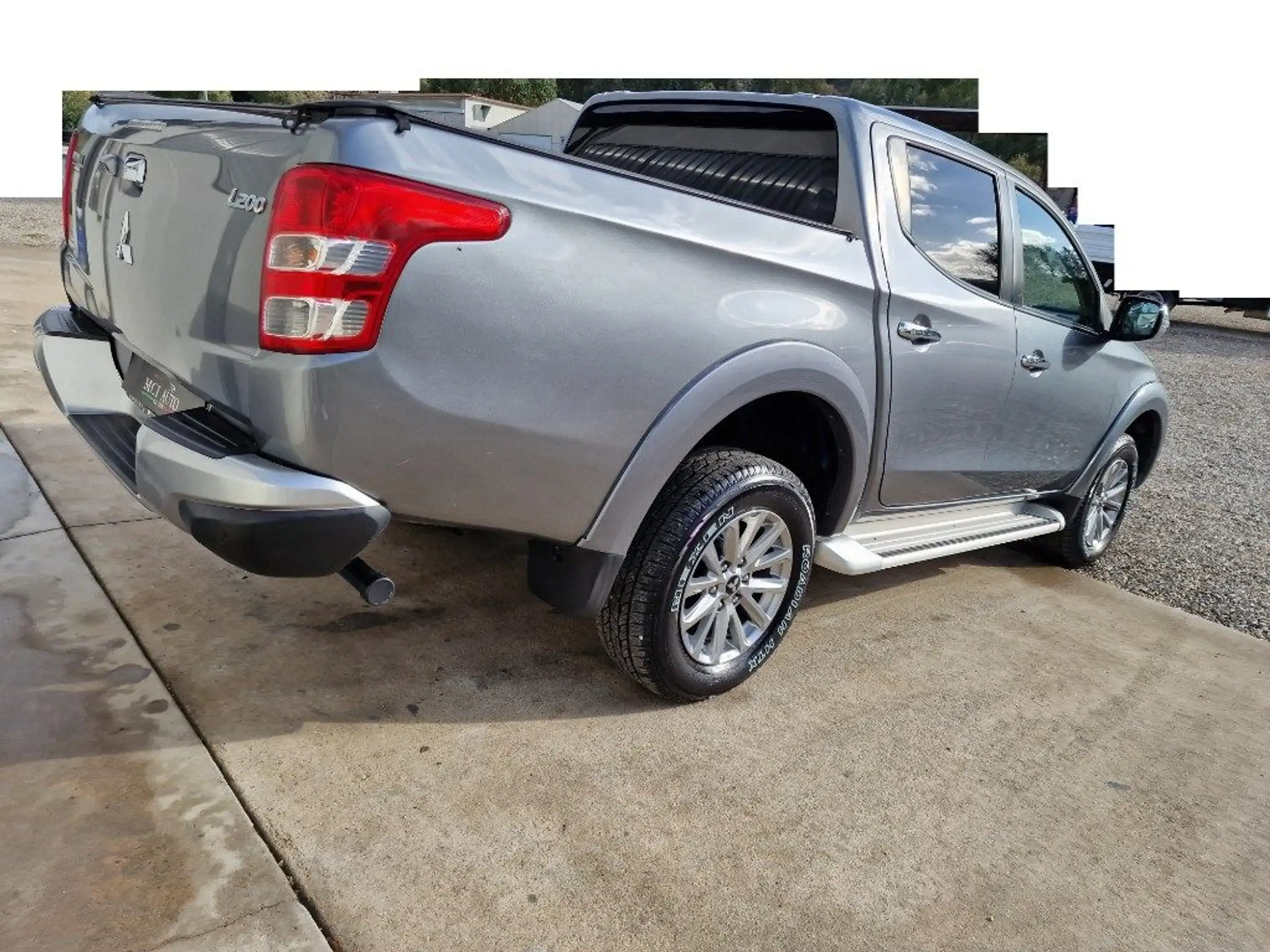 Mitsubishi - L200