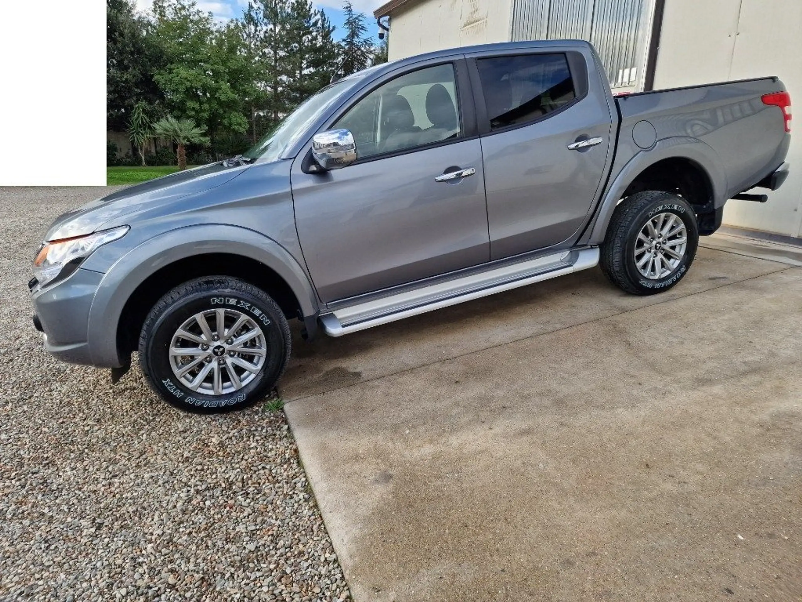 Mitsubishi - L200