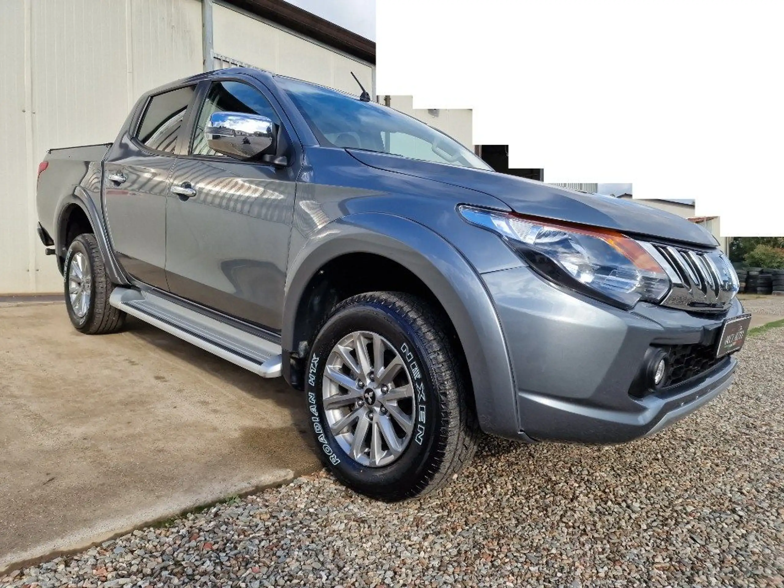 Mitsubishi - L200