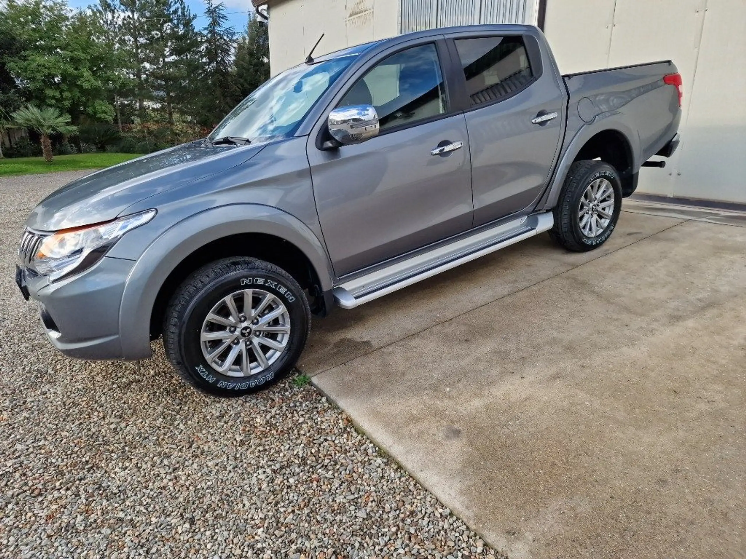 Mitsubishi - L200