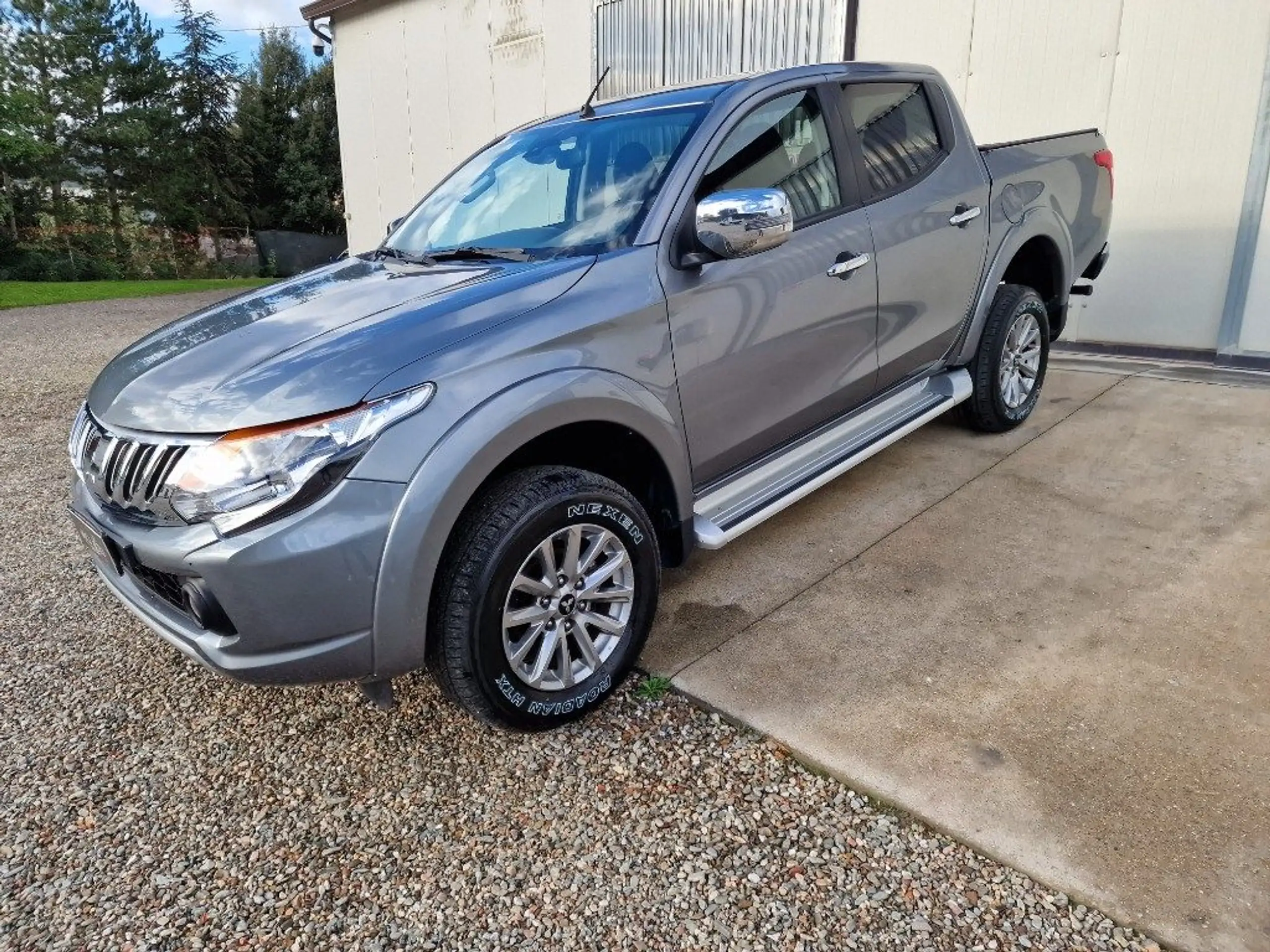 Mitsubishi - L200