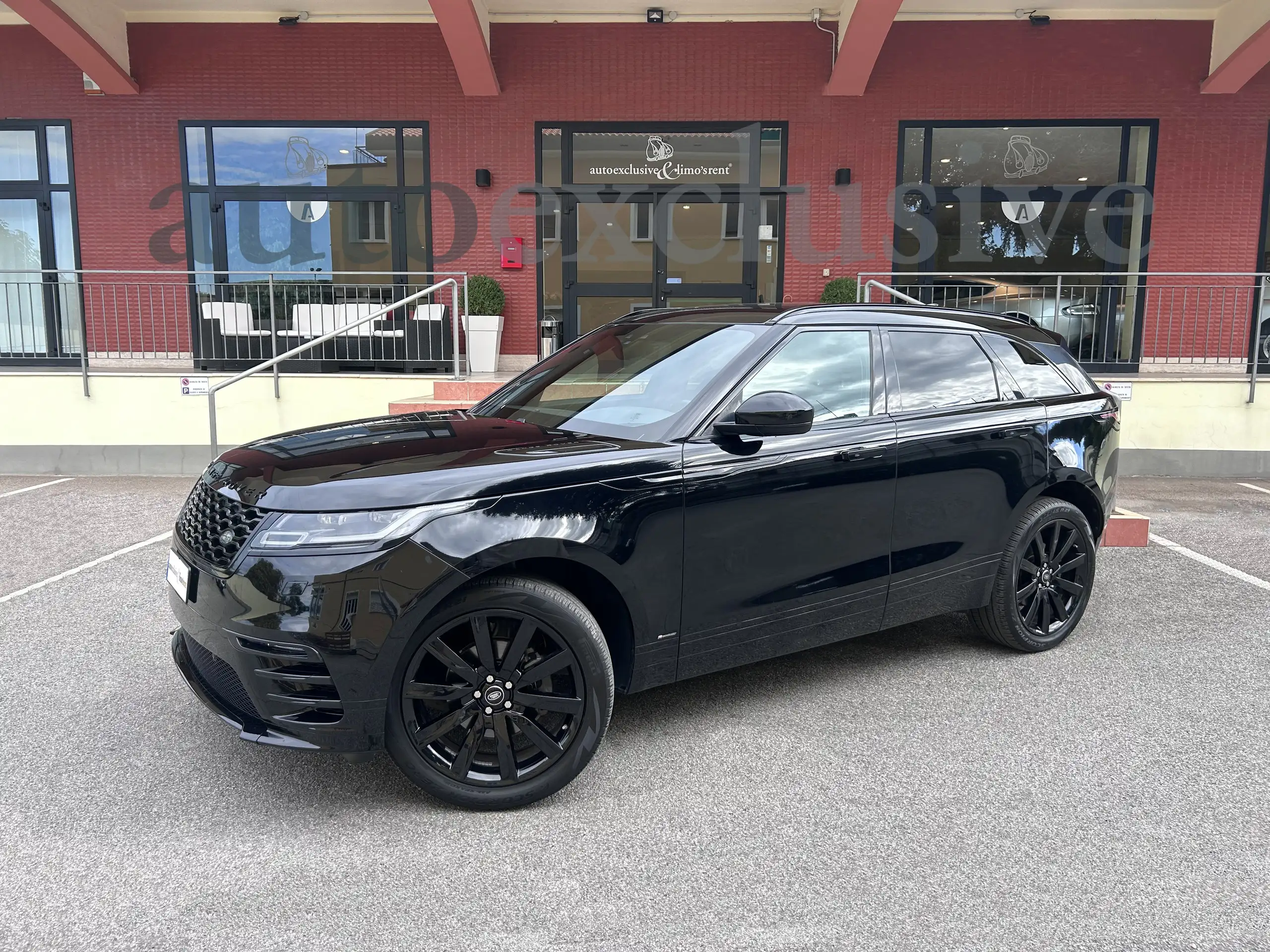 Land Rover - Range Rover Velar